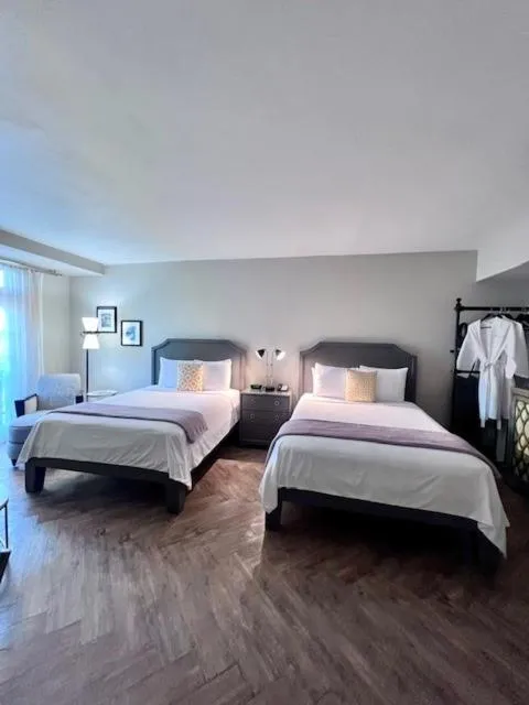 Bed in Hollywood Hotel