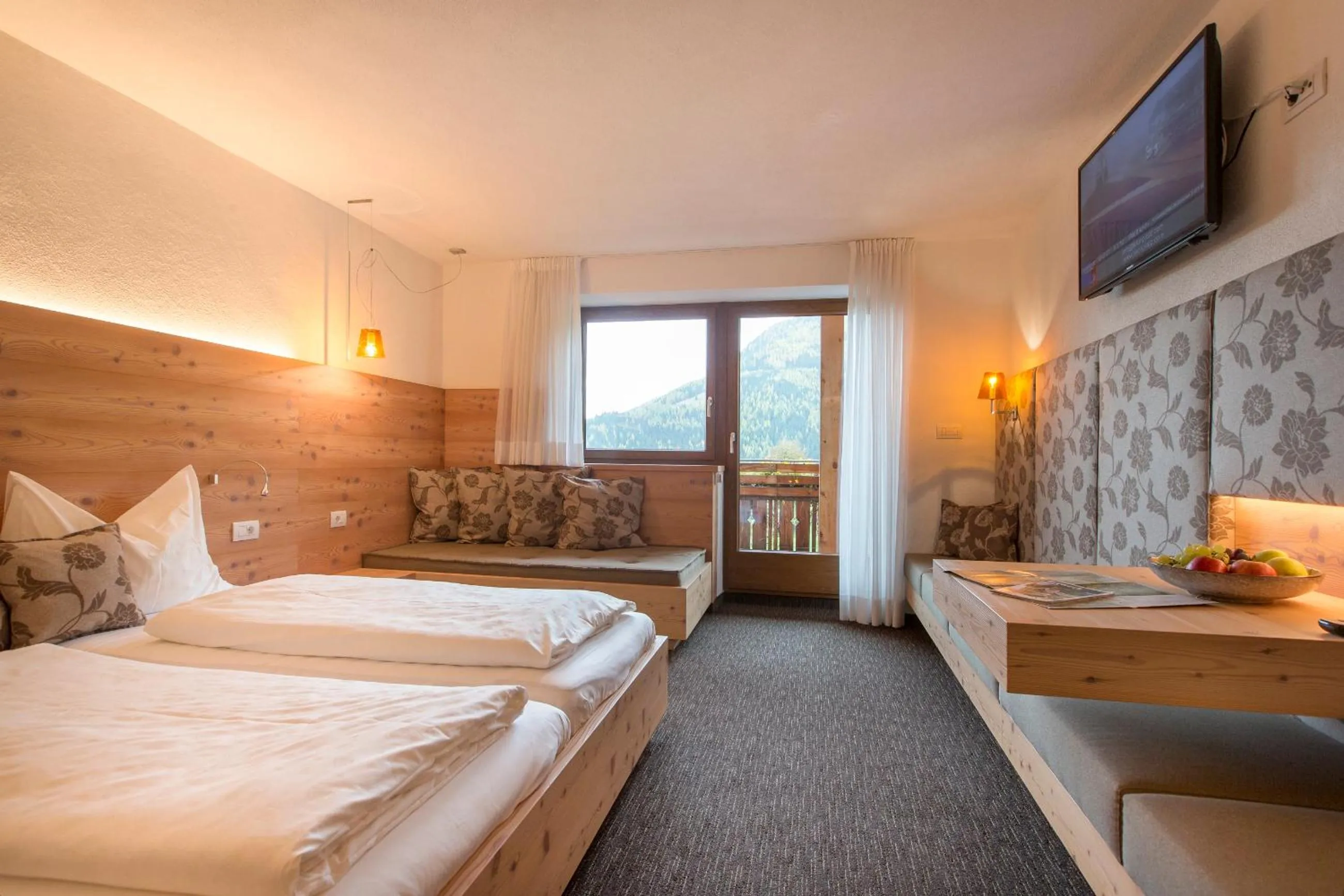 Photo of the whole room, Bed in Berggasthof Häusler