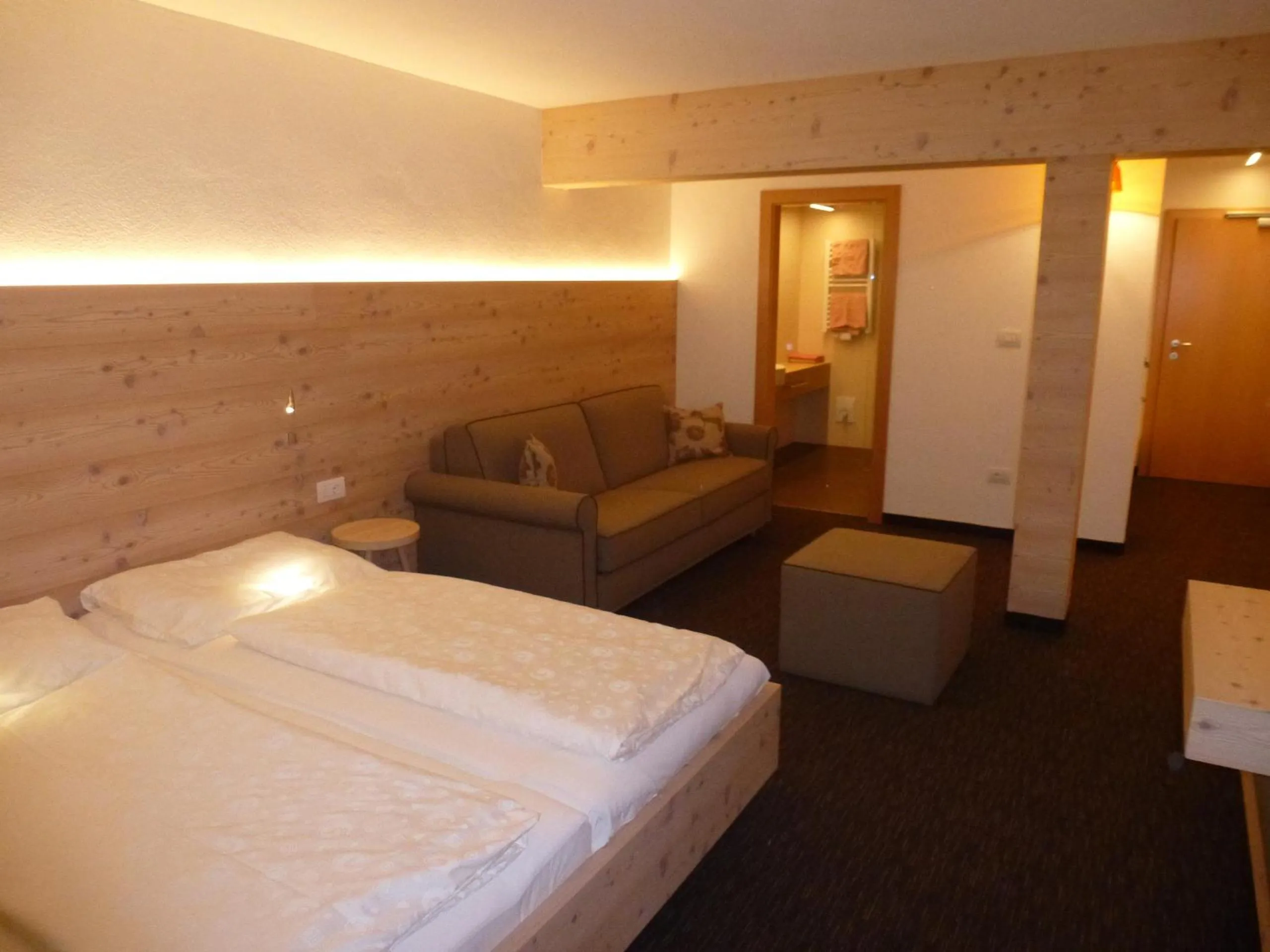 Photo of the whole room, Bed in Berggasthof Häusler