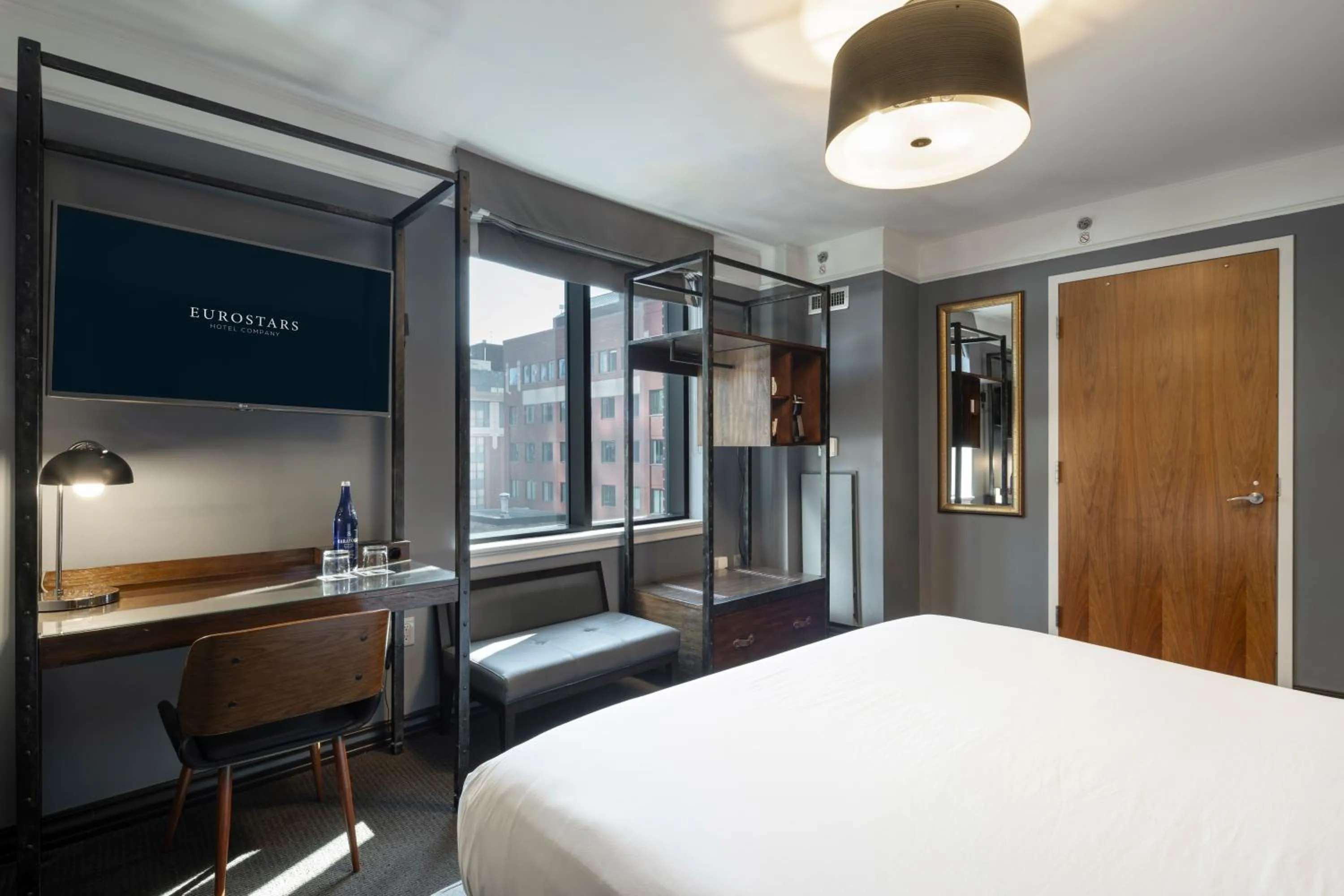 Bedroom, Bed in Eurostars The Boxer