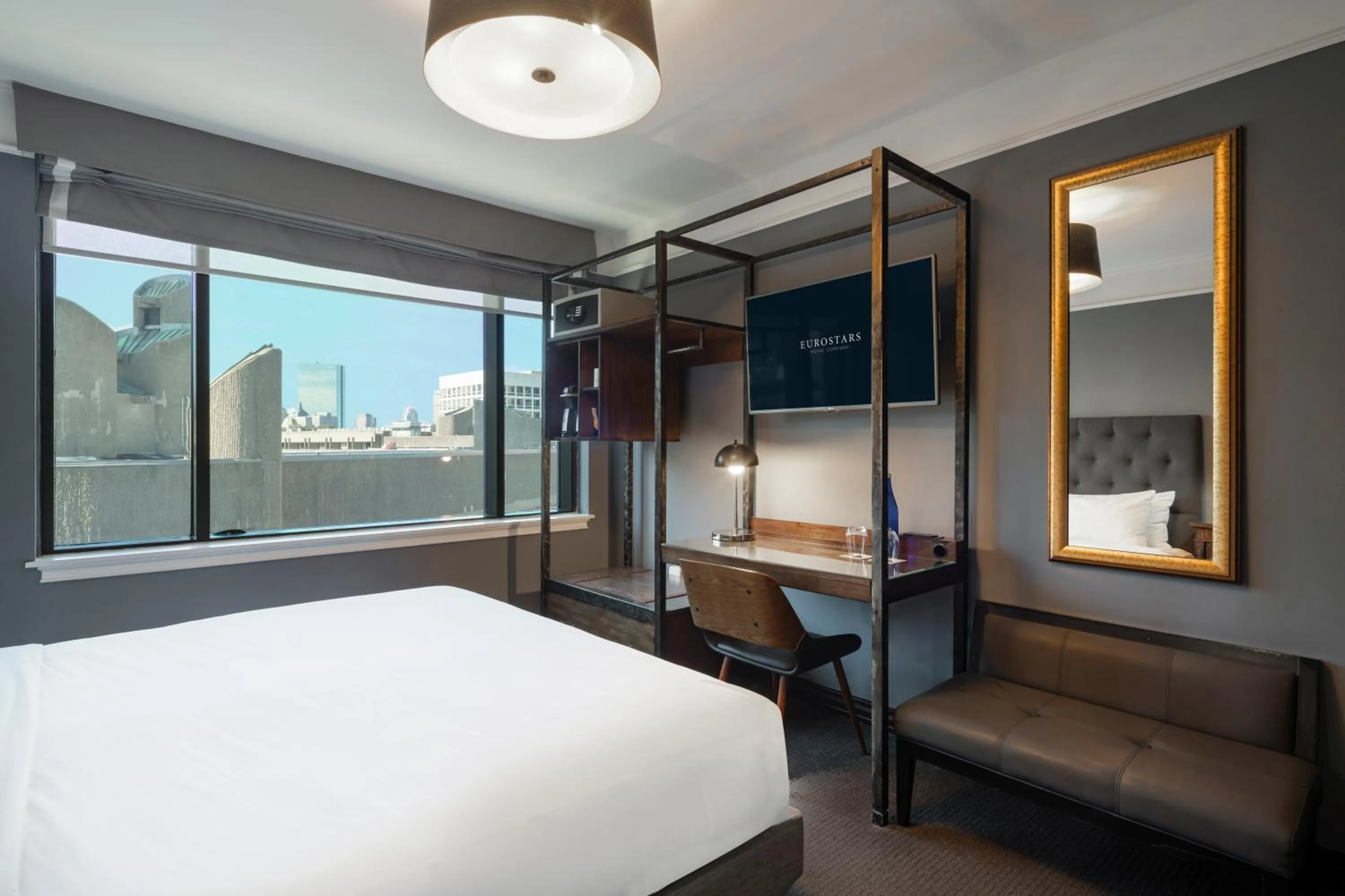 Bed in Eurostars The Boxer