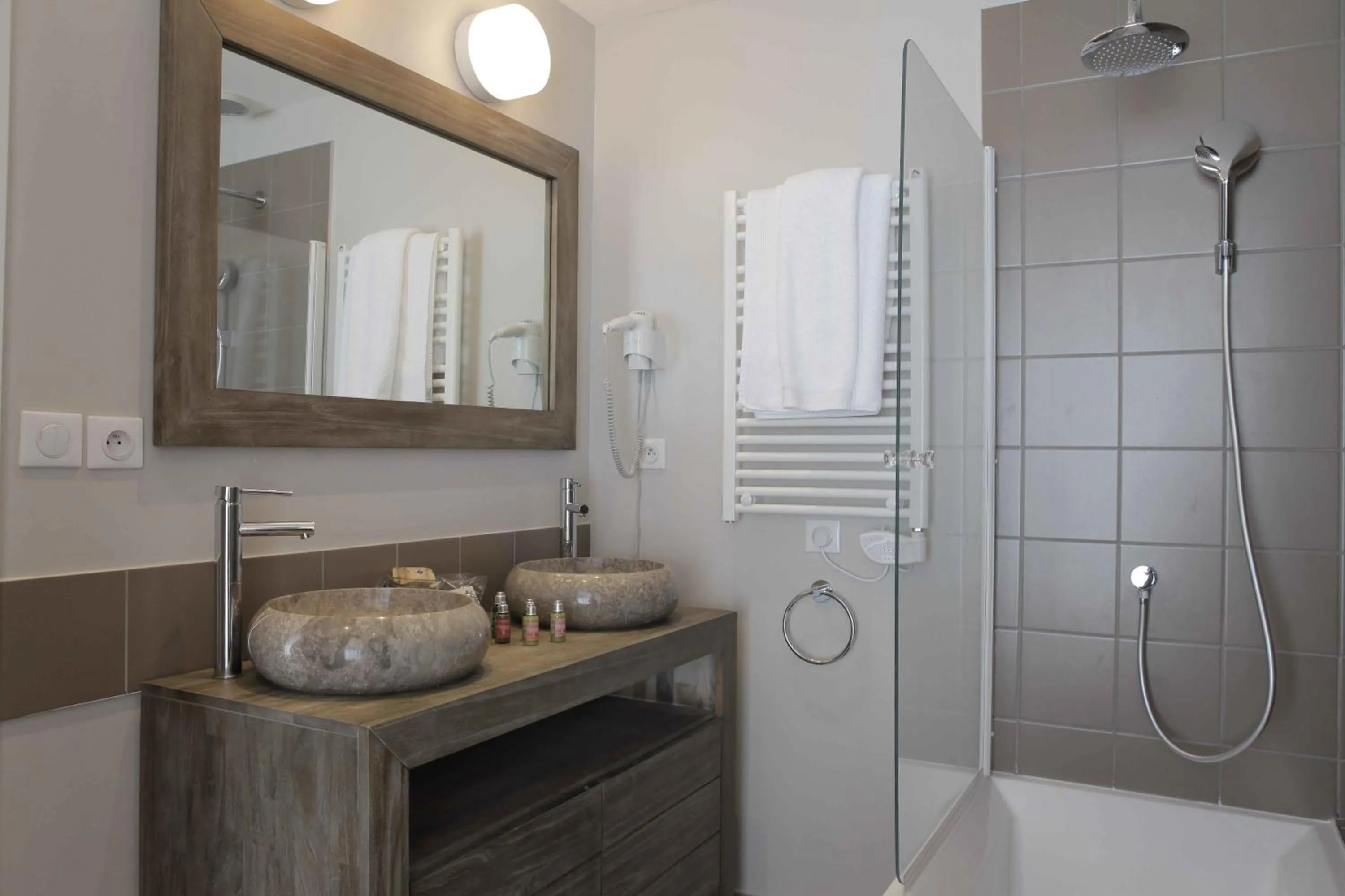 Bathroom in L'Aiguille Grive Chalets Hotel