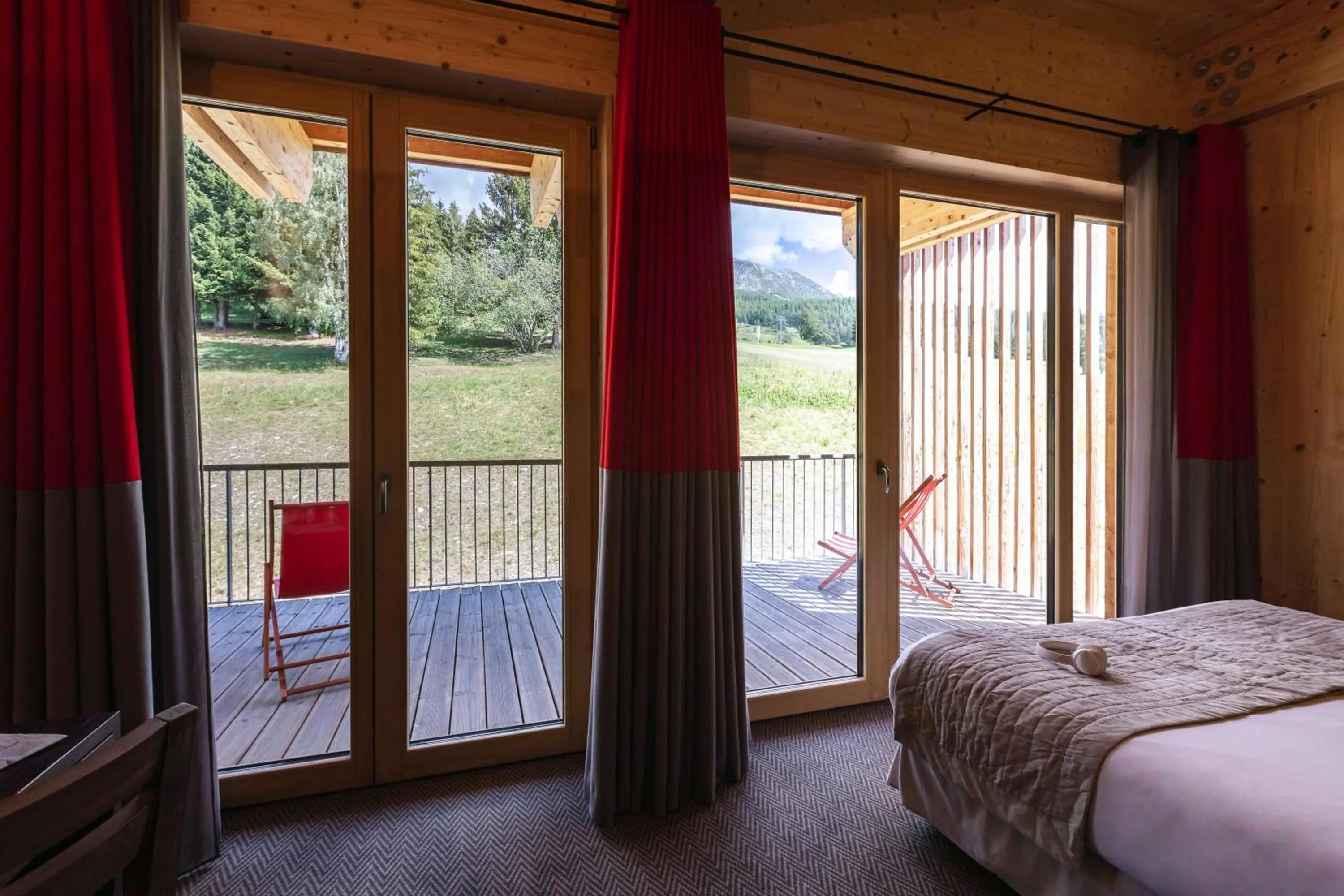 Bed in L'Aiguille Grive Chalets Hotel