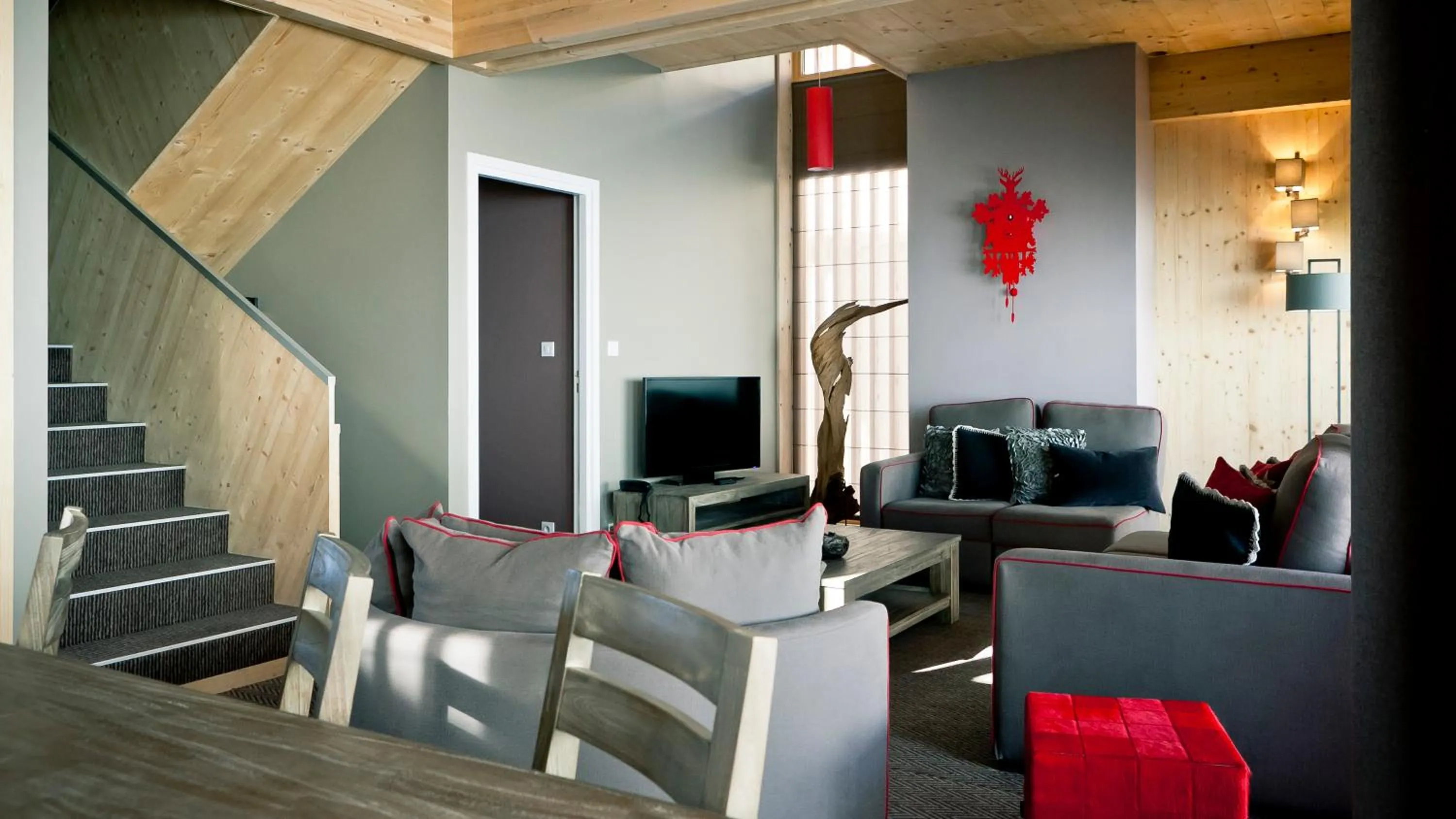 TV and multimedia in L'Aiguille Grive Chalets Hotel