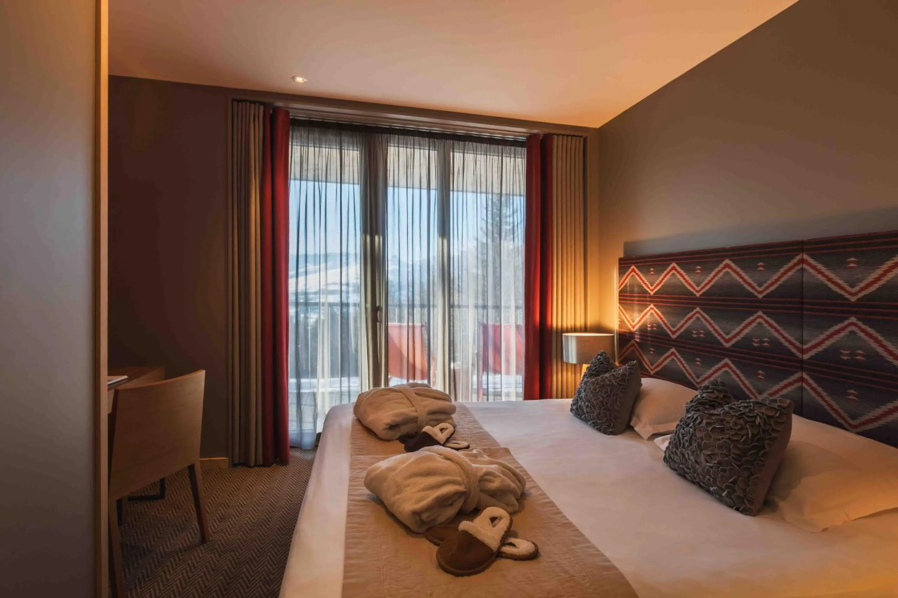 Bed in L'Aiguille Grive Chalets Hotel