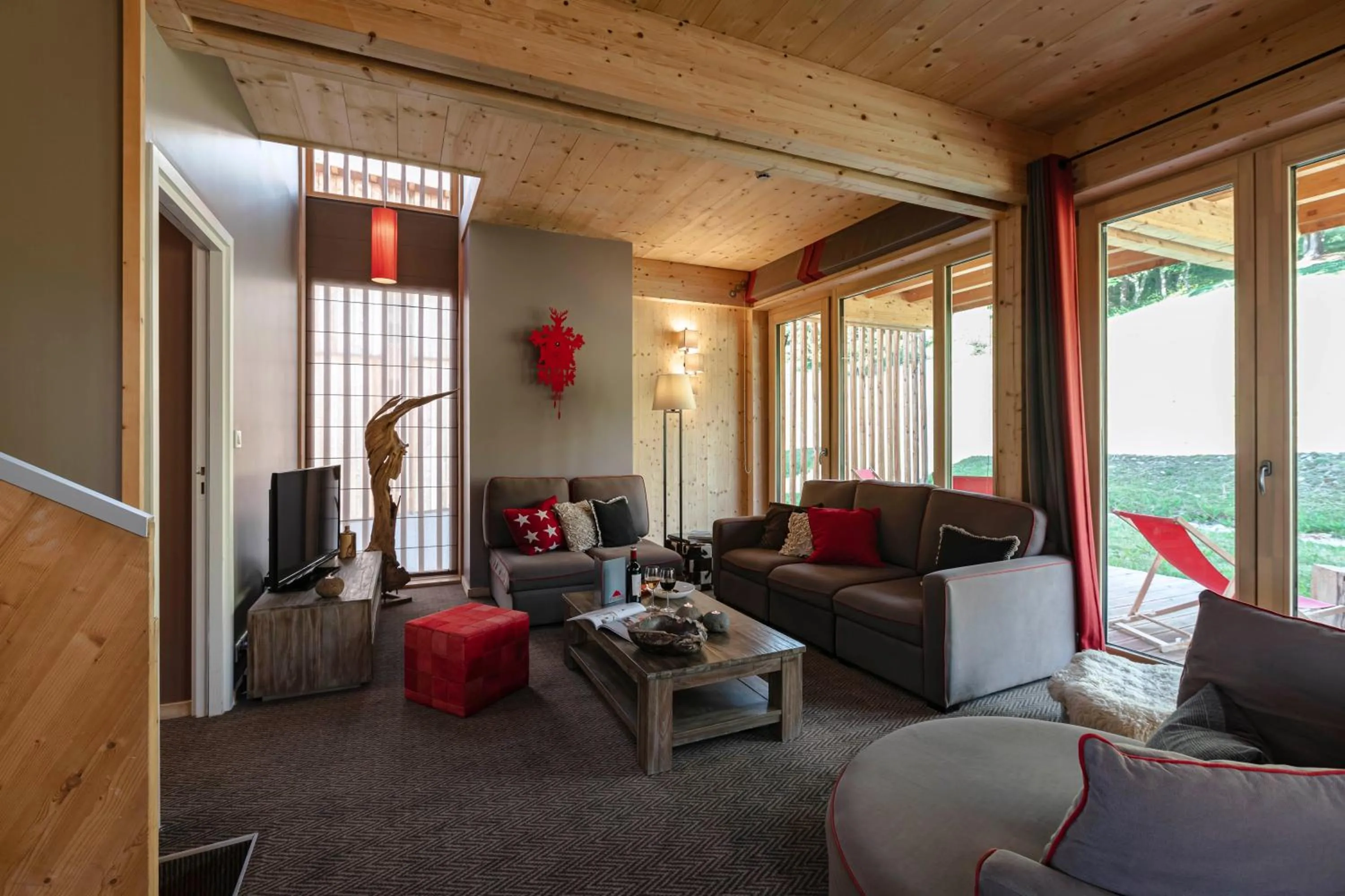 Living room in L'Aiguille Grive Chalets Hotel