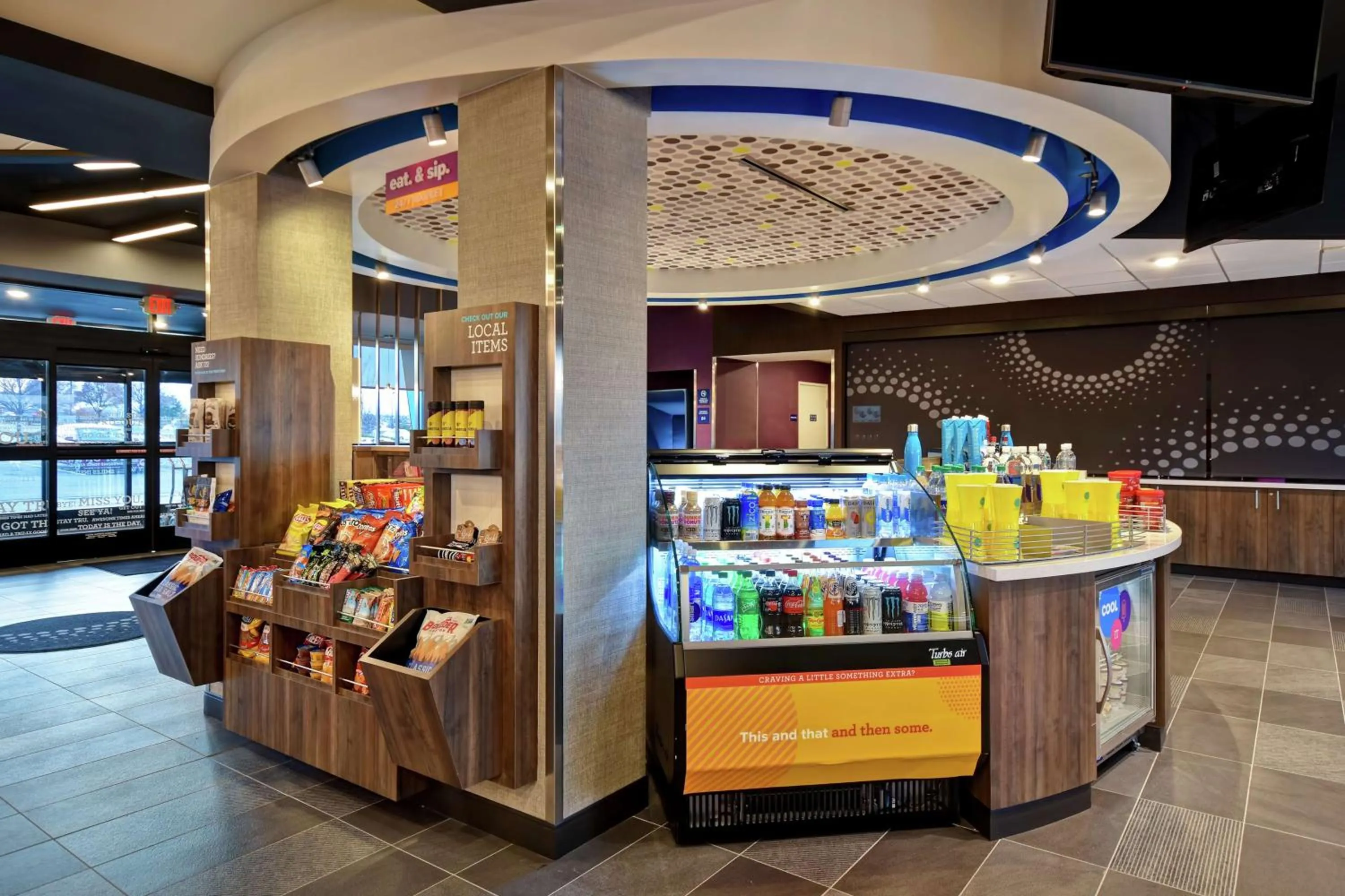 On-site shops in Tru By Hilton Denver South Park Meadows, Co