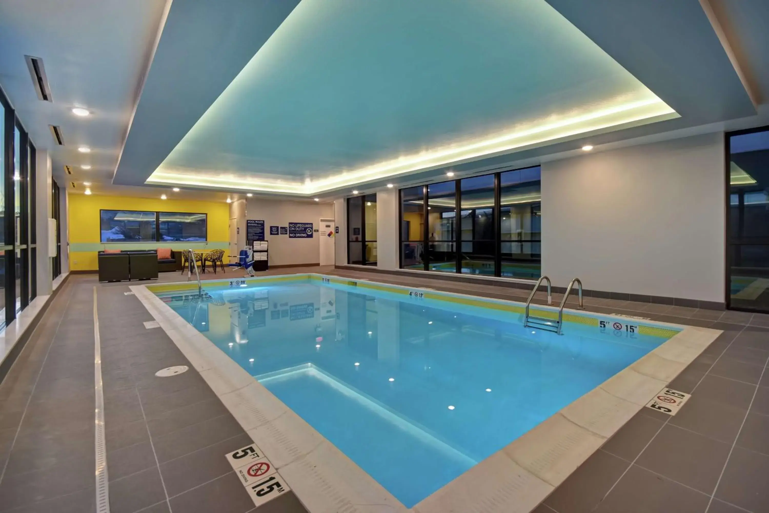 Swimming pool in Tru By Hilton Denver South Park Meadows, Co Swimming pool in Tru By Hilton Denver South Park Meadows, Co