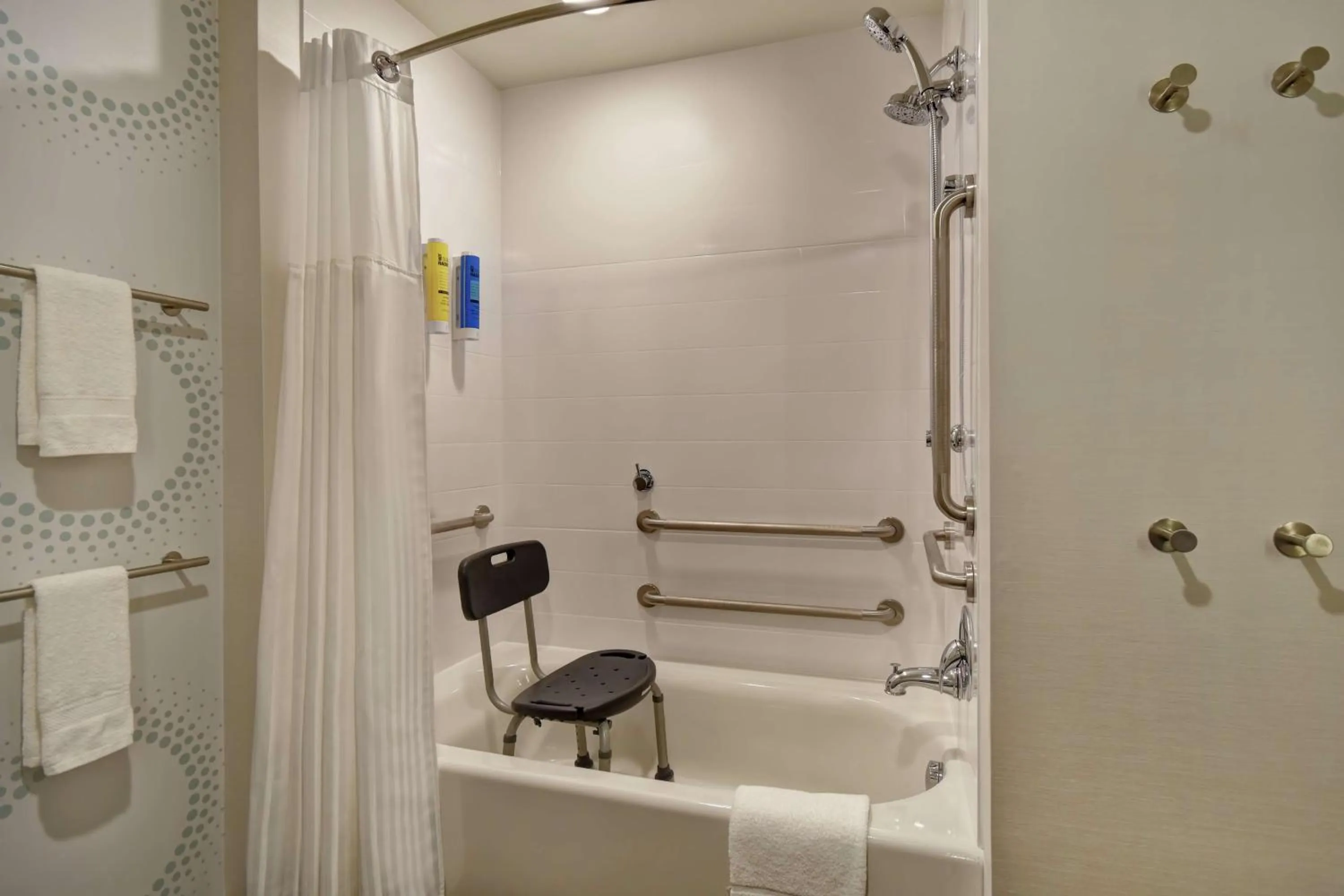 Bathroom in Tru By Hilton Denver South Park Meadows, Co