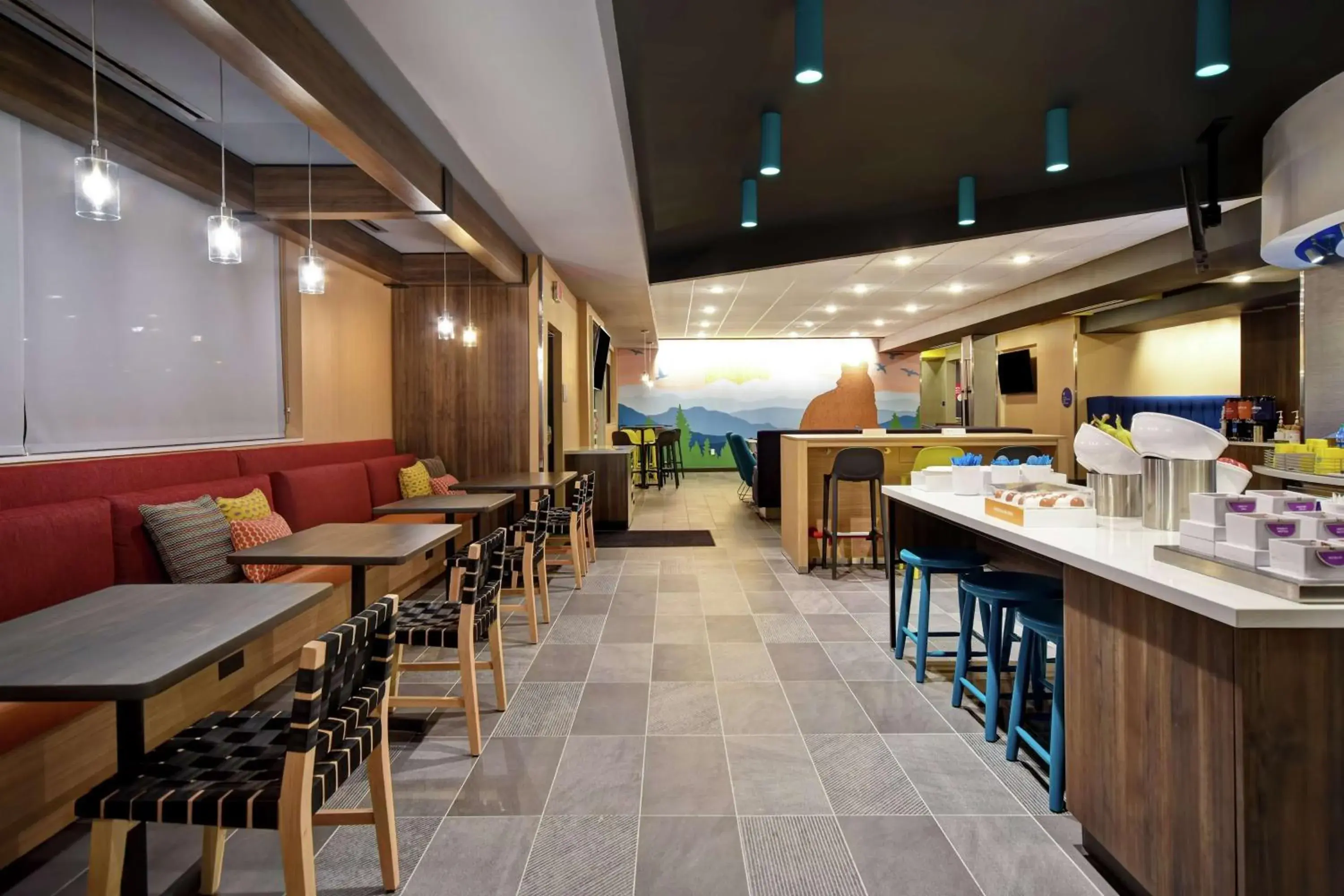 Breakfast in Tru By Hilton Denver South Park Meadows, Co Breakfast in Tru By Hilton Denver South Park Meadows, Co