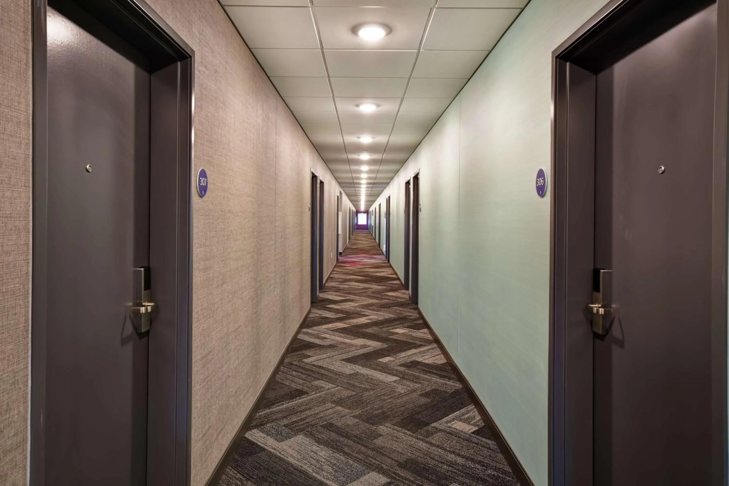 Photo of the whole room in Tru By Hilton Denver South Park Meadows, Co