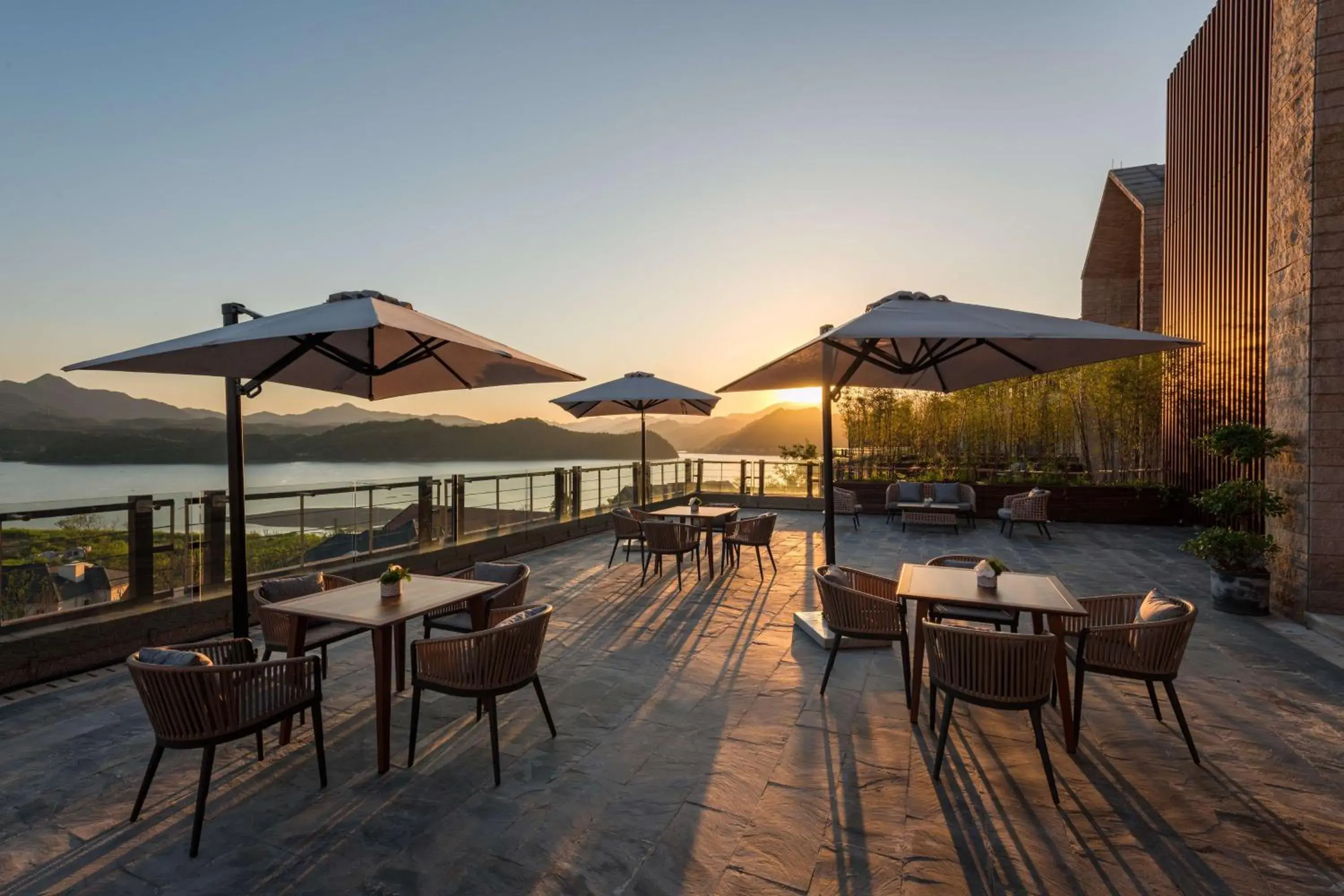 Restaurant/places to eat in Conrad Hangzhou Tonglu Restaurant/places to eat in Conrad Hangzhou Tonglu