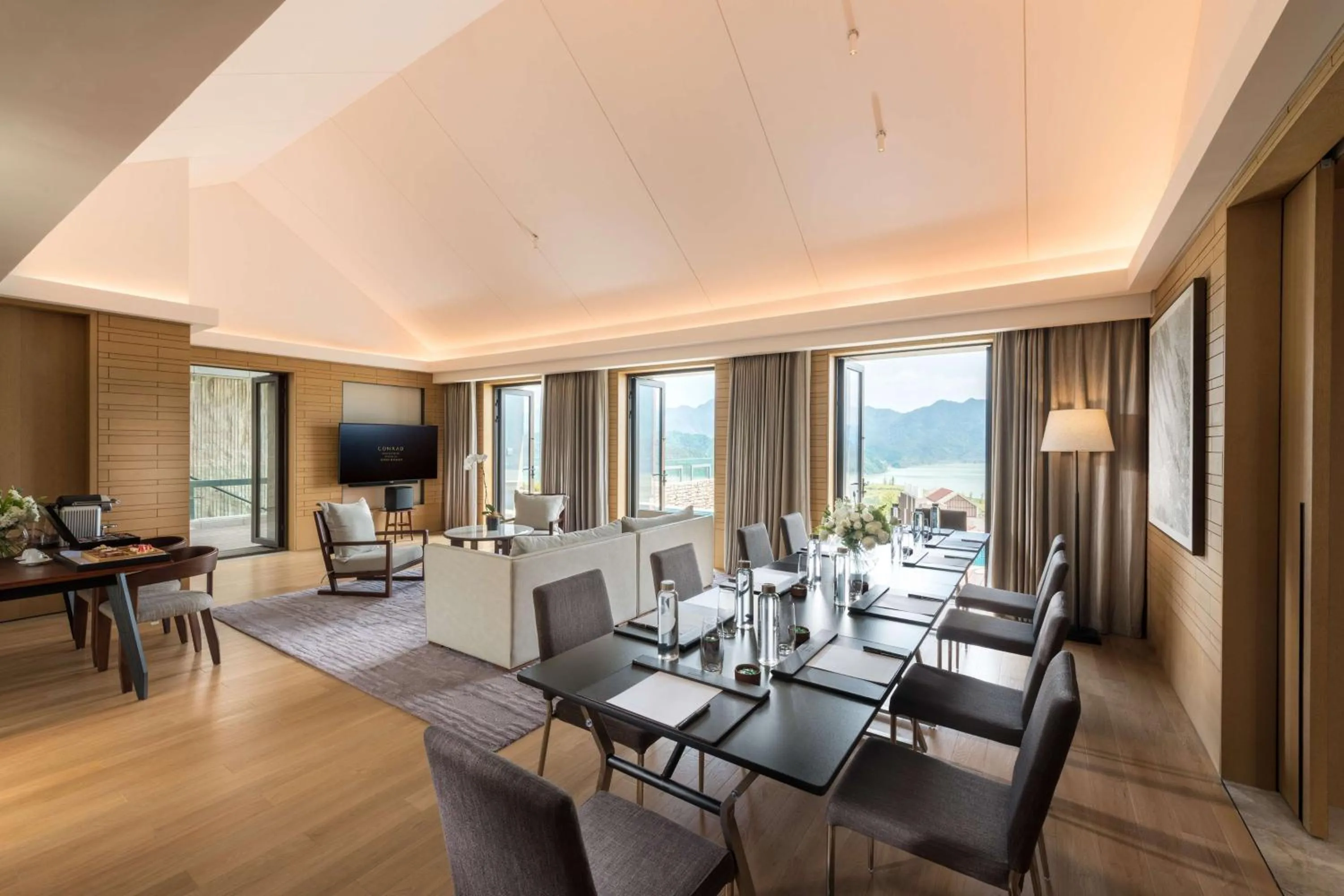 Living room in Conrad Hangzhou Tonglu