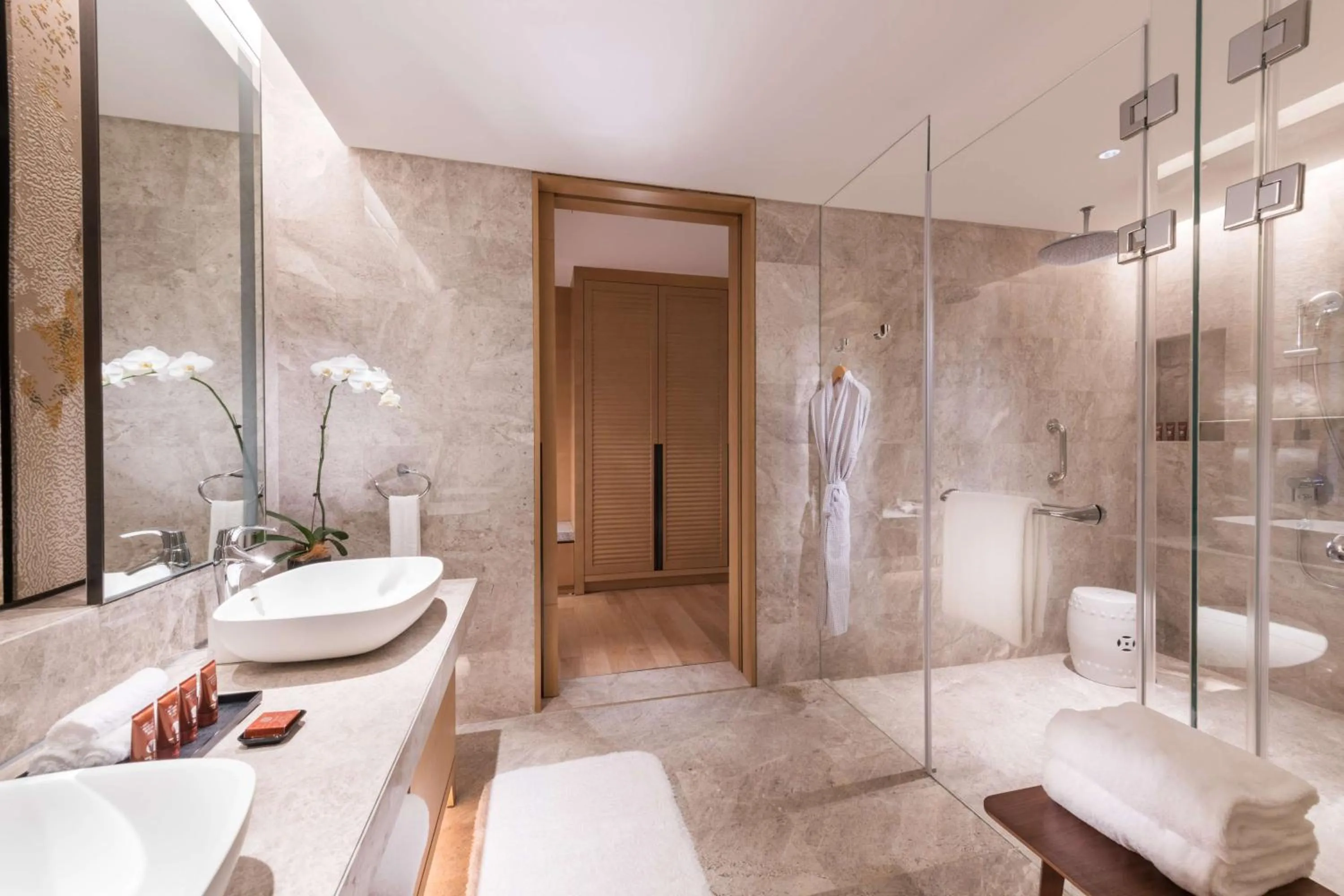 Bathroom in Conrad Hangzhou Tonglu