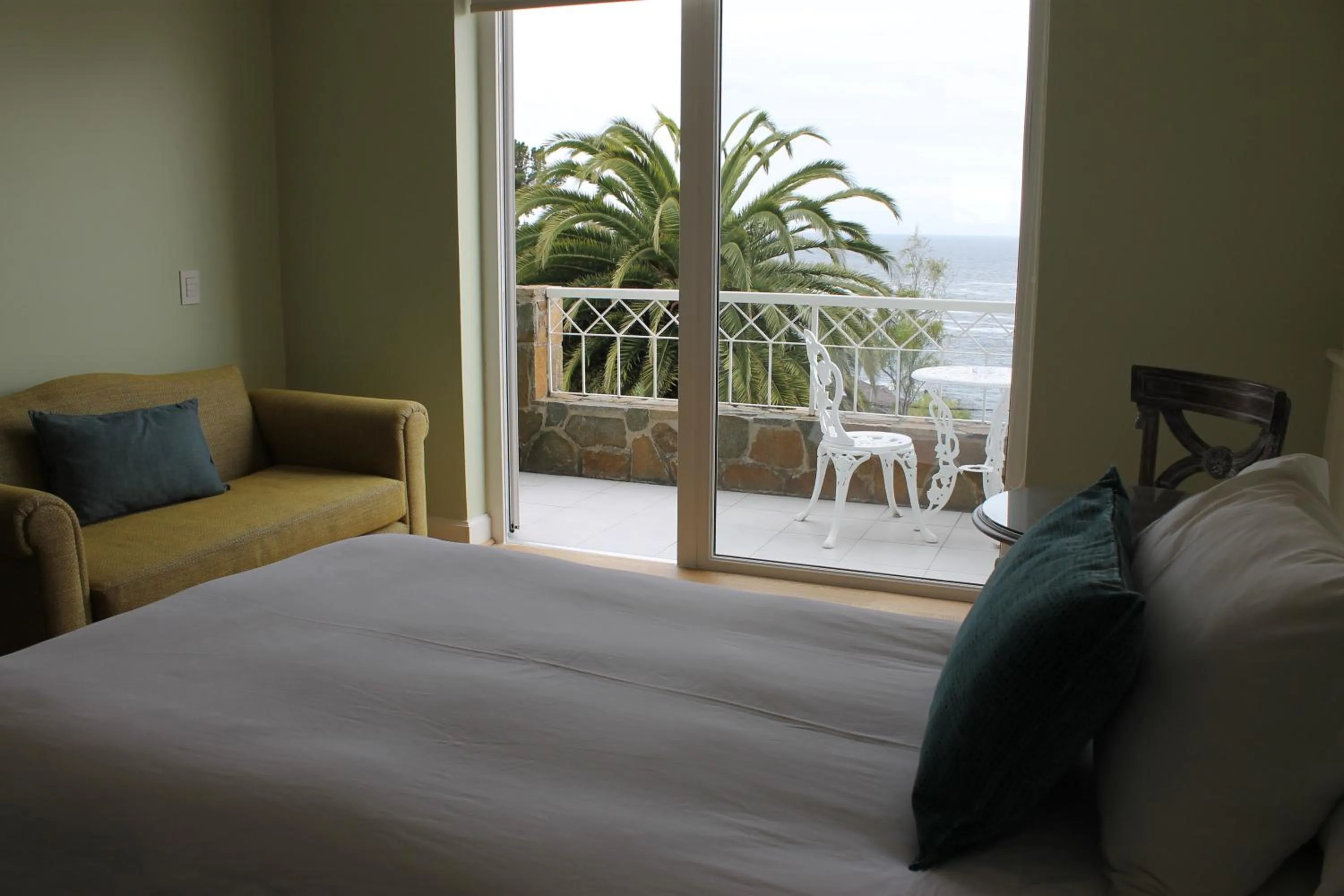 Balcony/Terrace, Bed in Hotel Isla Seca