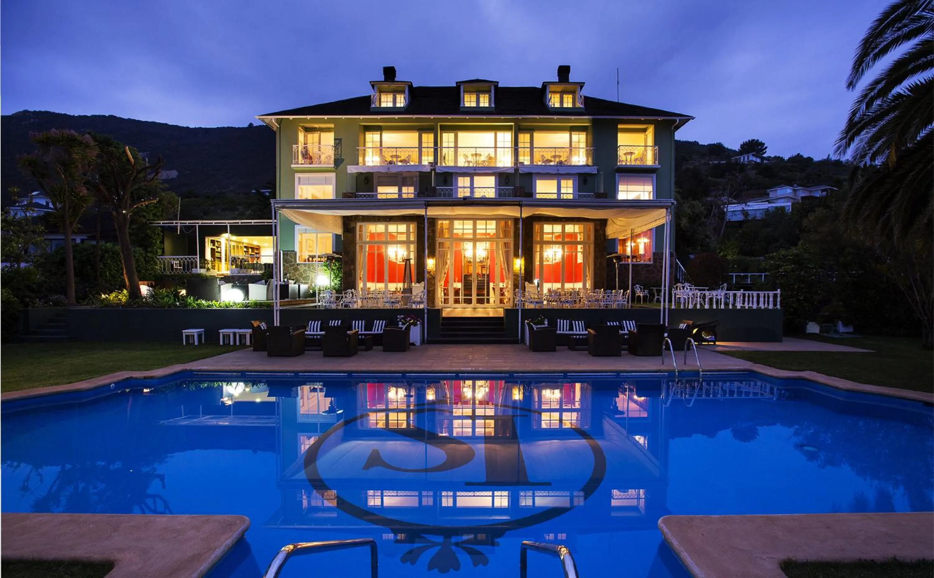 Pool view in Hotel Isla Seca