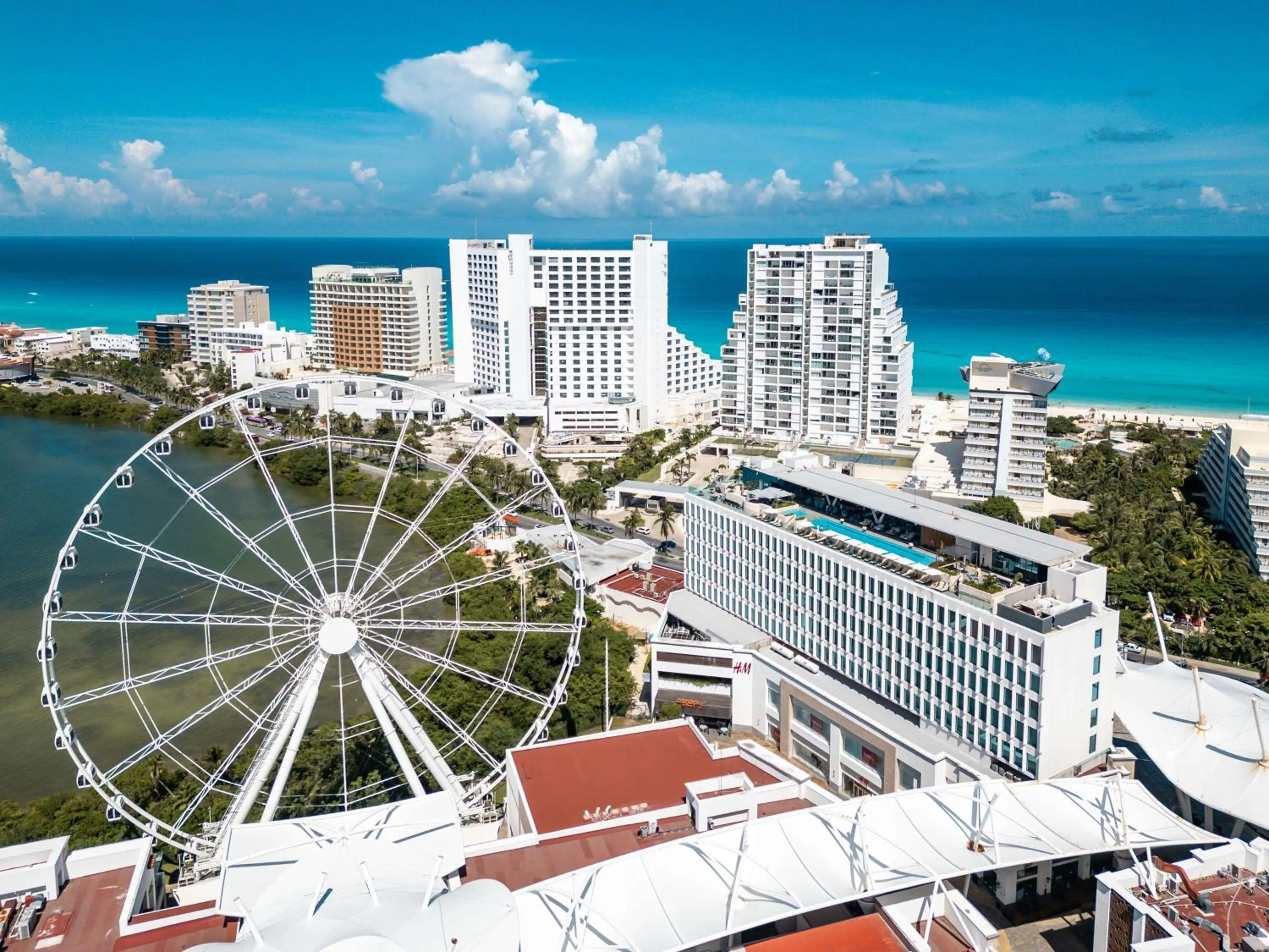 Property building in Canopy By Hilton Cancun La Isla