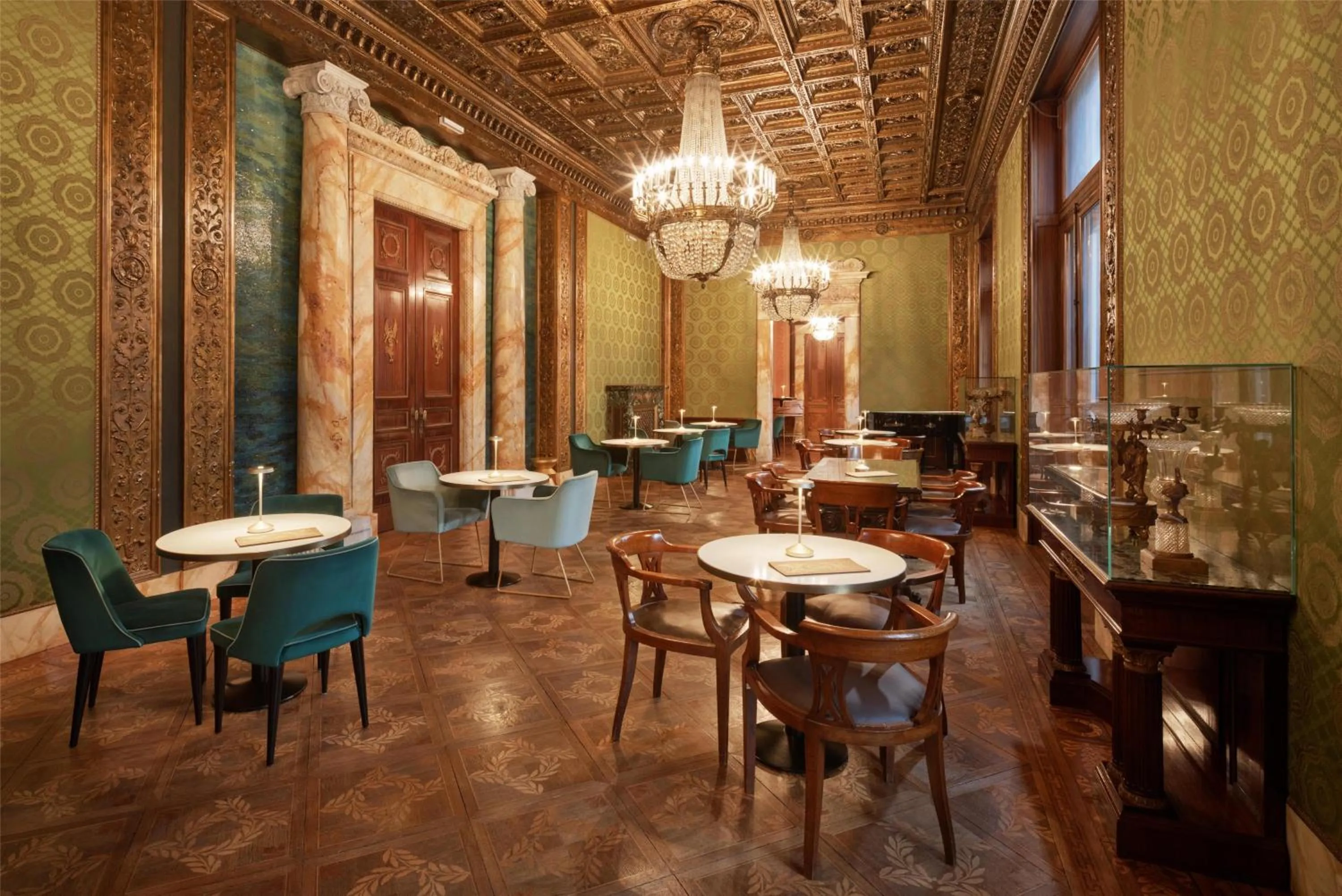 Lounge or bar in DoubleTree By Hilton Trieste