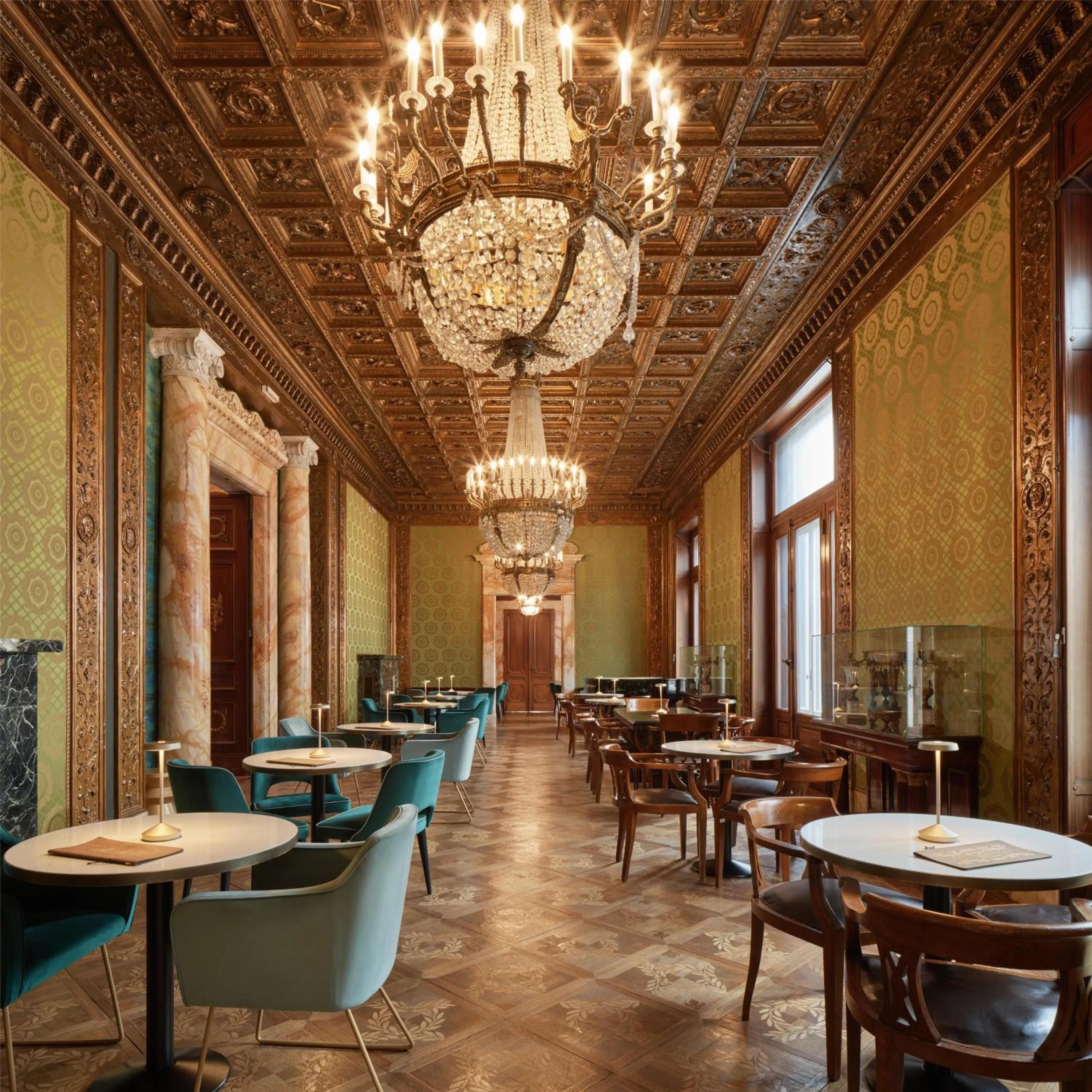 Lounge or bar in DoubleTree By Hilton Trieste