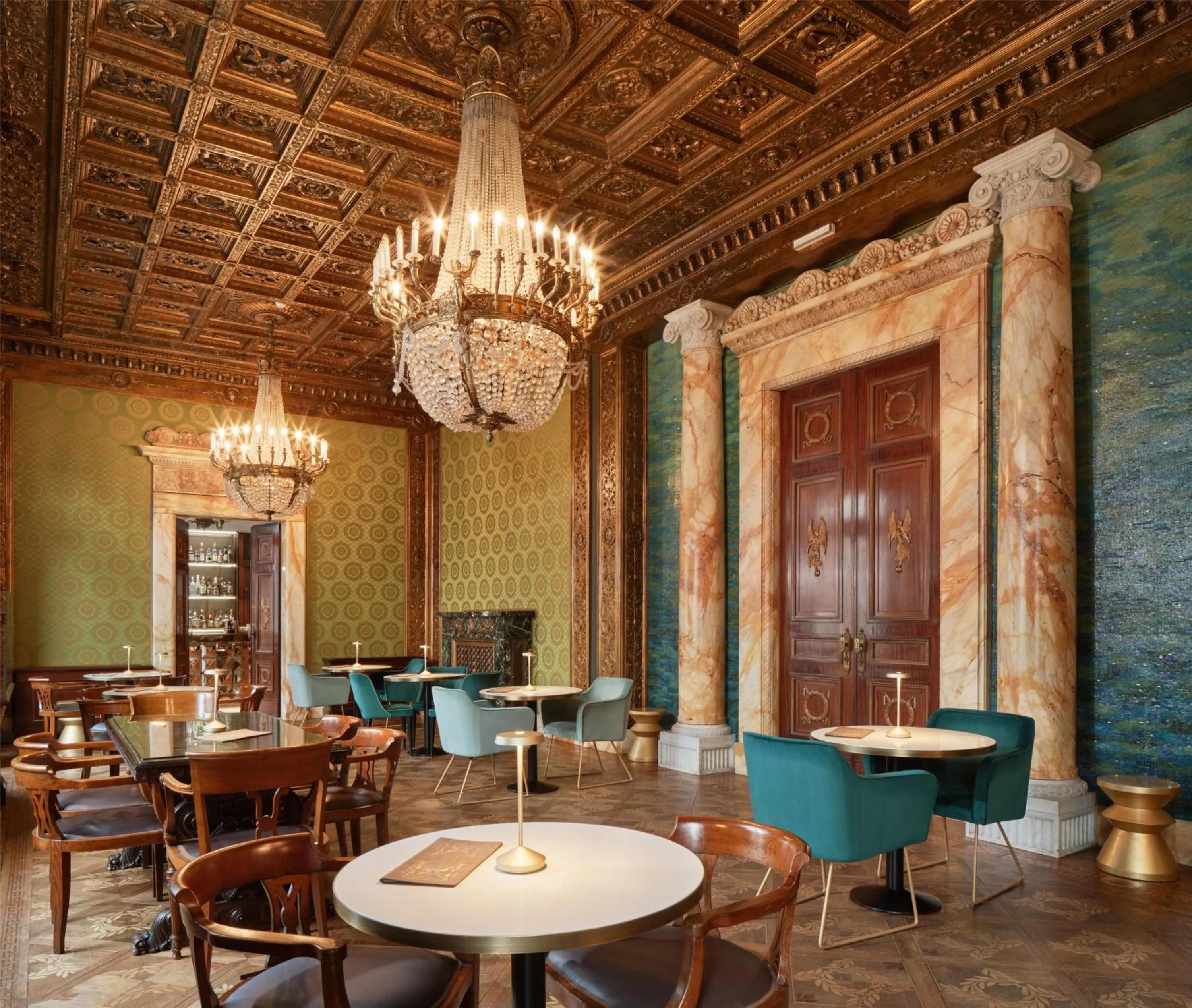 Lounge or bar in DoubleTree By Hilton Trieste