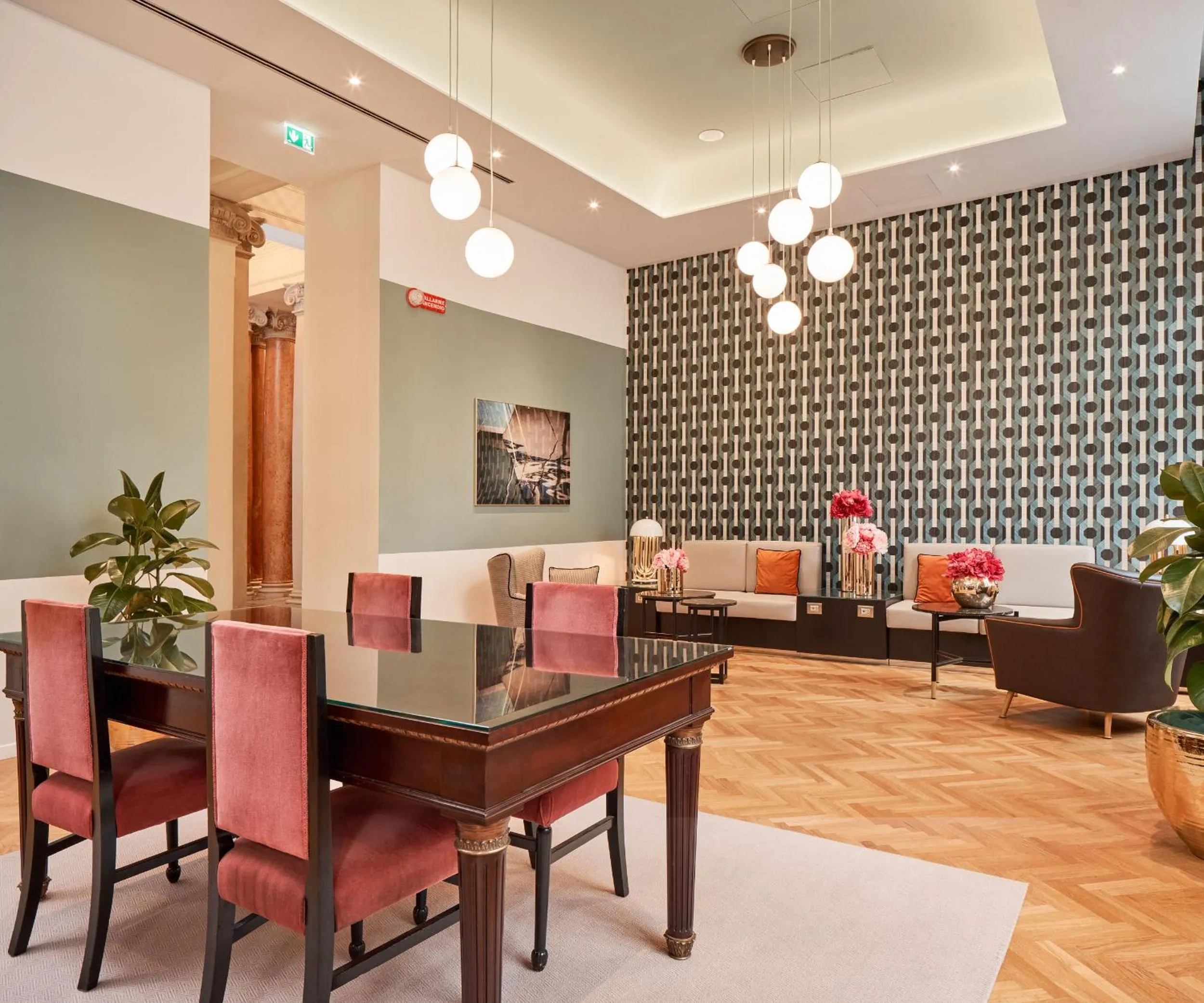 Lounge or bar in DoubleTree By Hilton Trieste