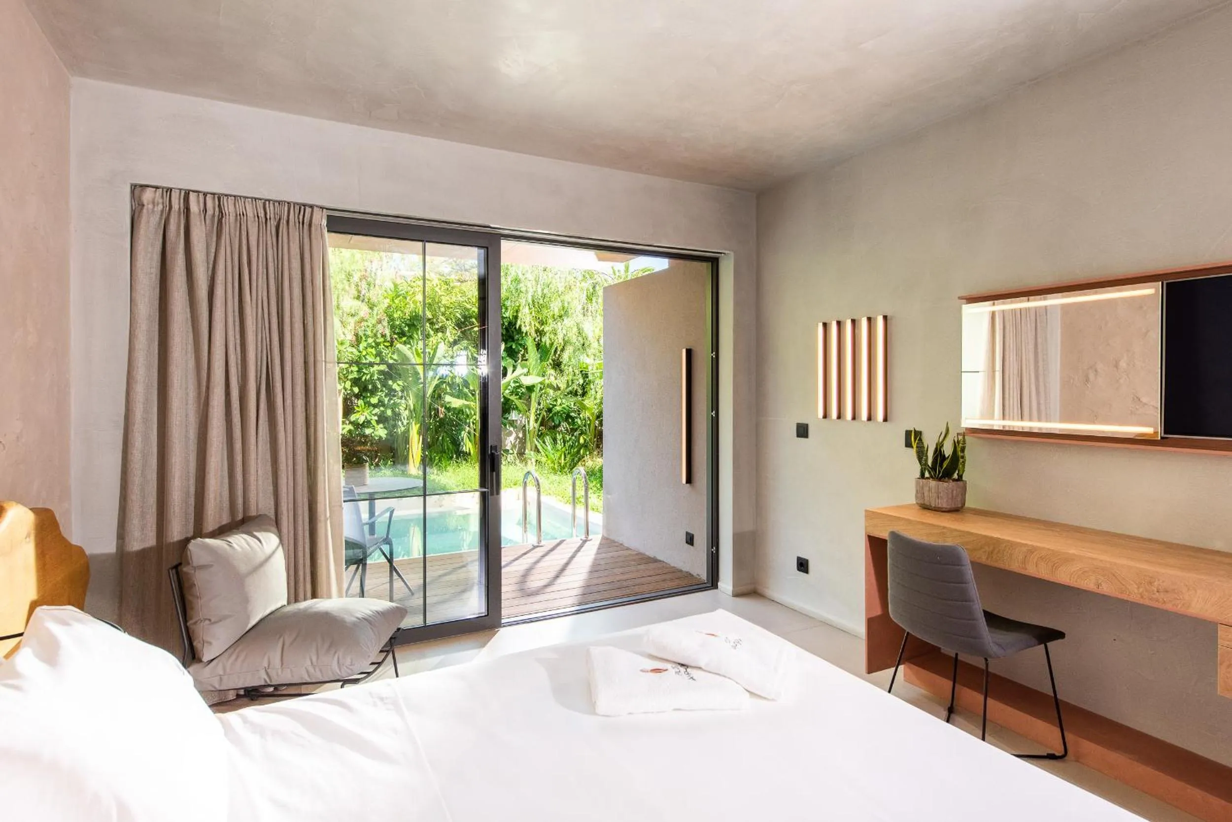 Bed in Pilot Amphora Boutique Hotel "Adults Only"