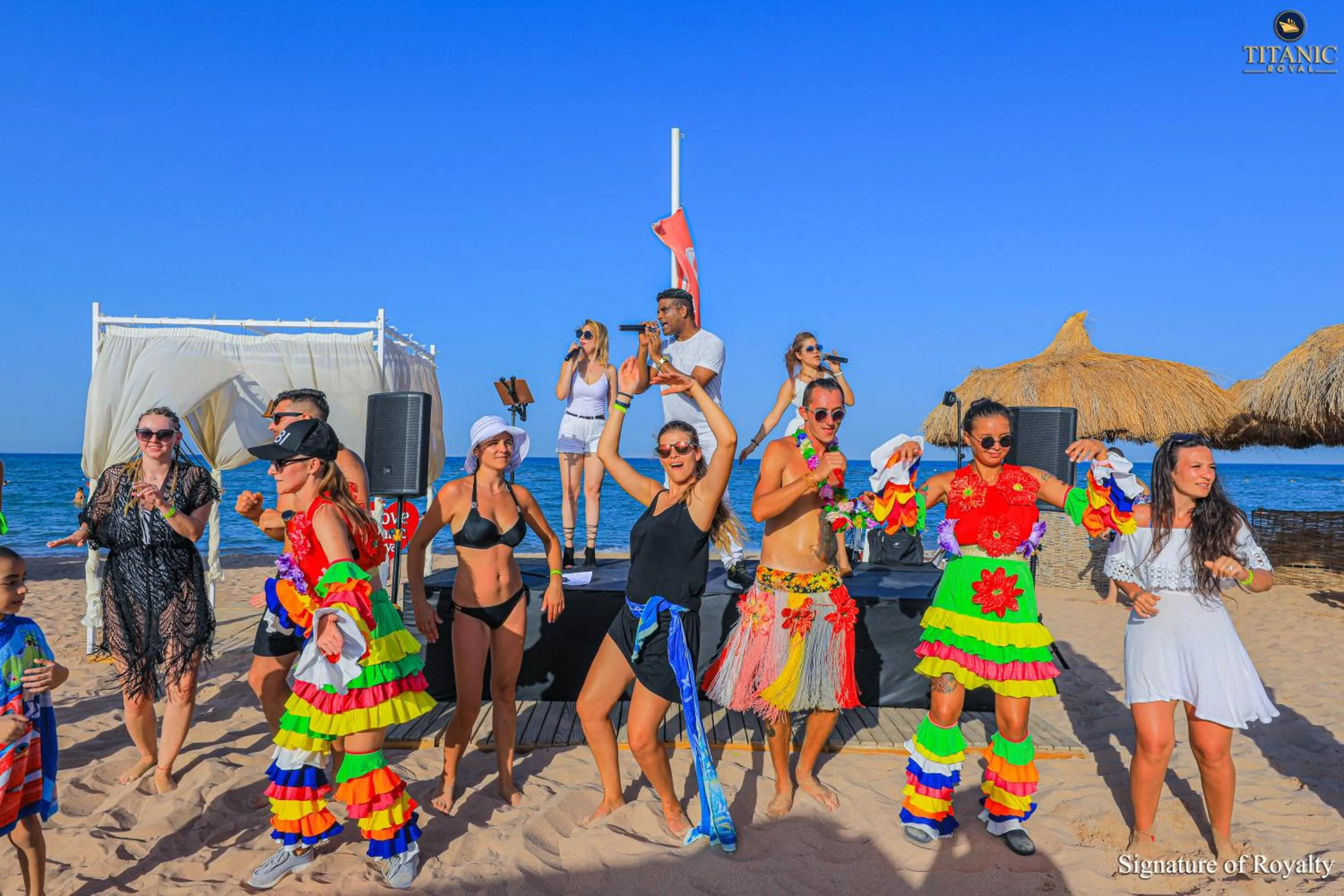 People in Titanic Royal-Families and Couples only