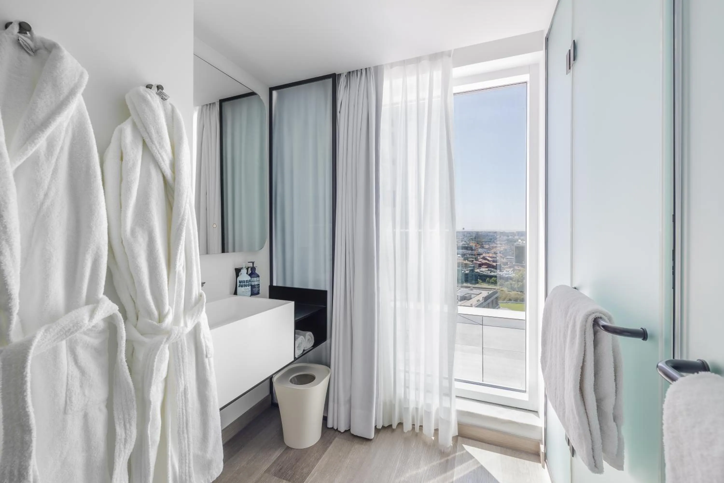 Bathroom, Bed in YOTEL Porto
