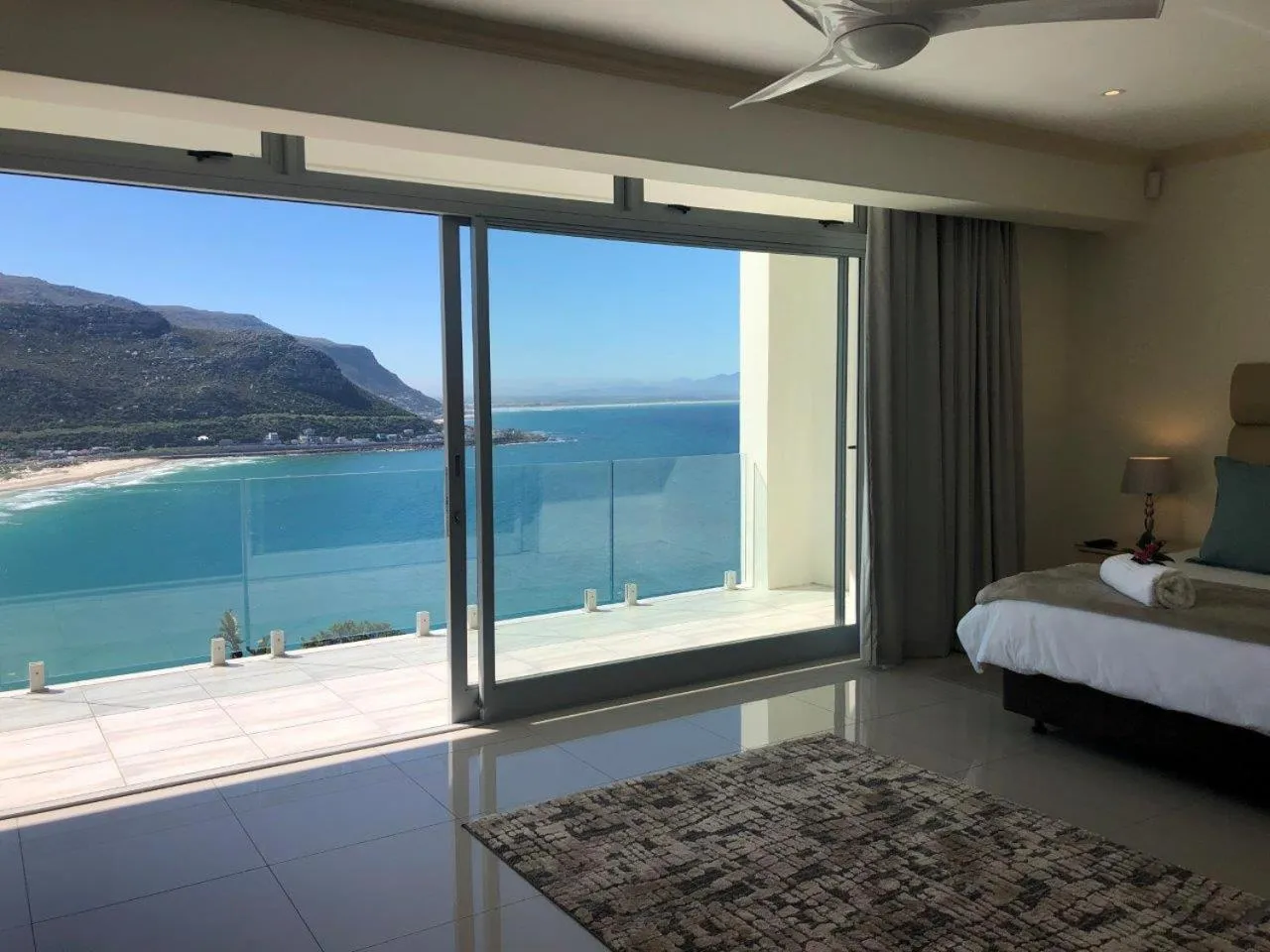 Sea view, Bed in 1 Mountain Rd Boutique B & B