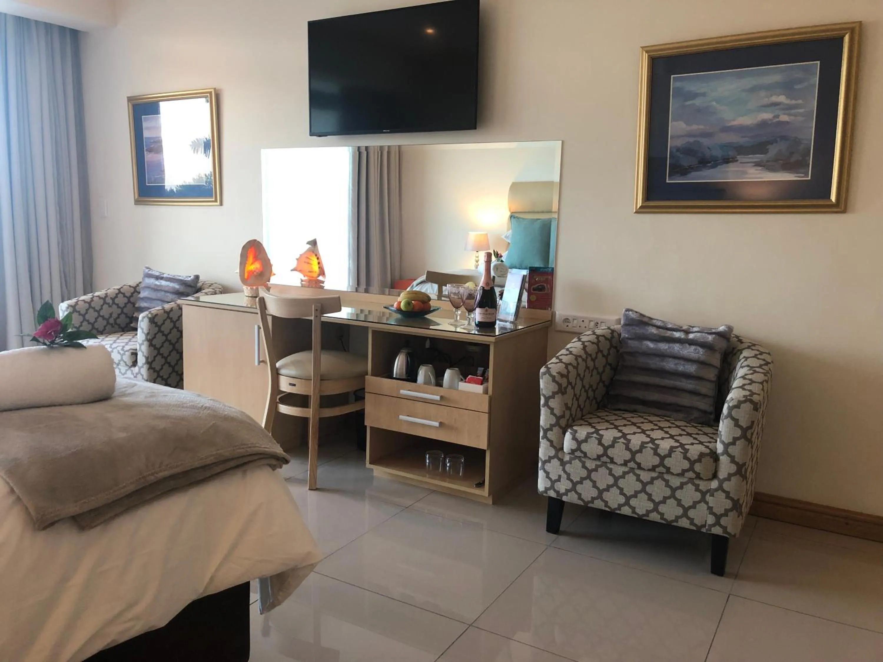 Decorative detail, Bed in 1 Mountain Rd Boutique B & B