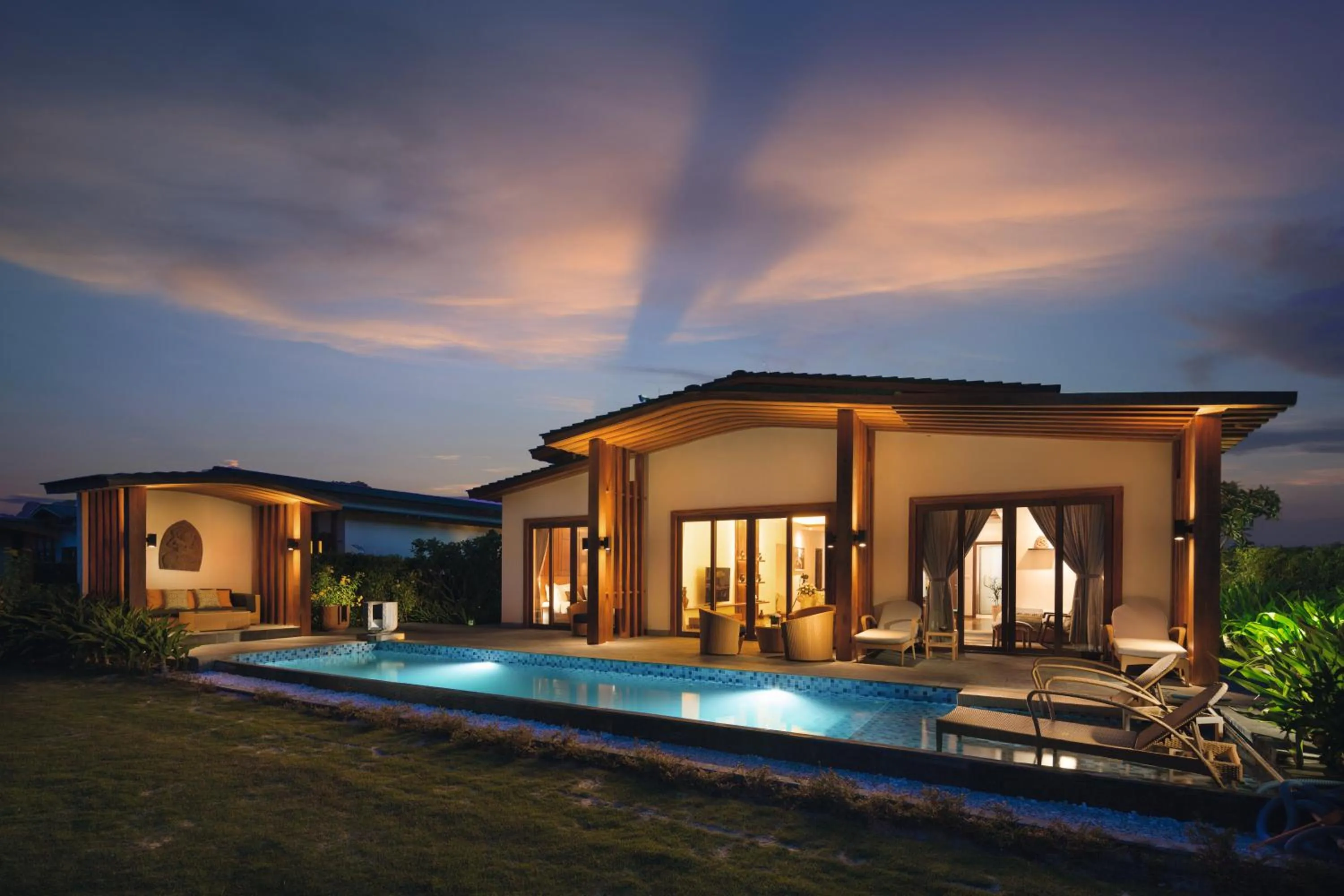 Sunset in Mövenpick Resort Cam Ranh