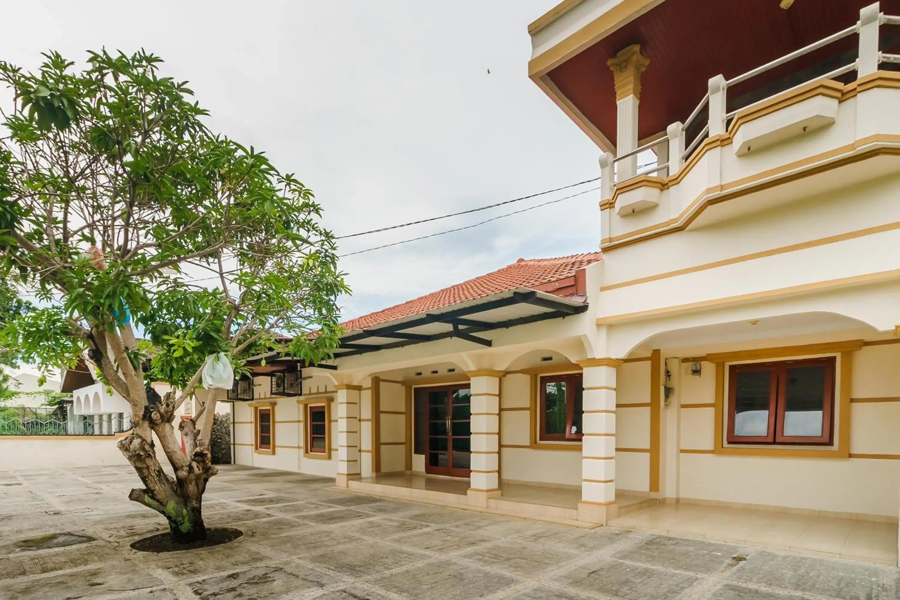 Facade/entrance in RedDoorz Syariah@Jalan Dr Mansyur Medan Facade/entrance in RedDoorz Syariah@Jalan Dr Mansyur Medan