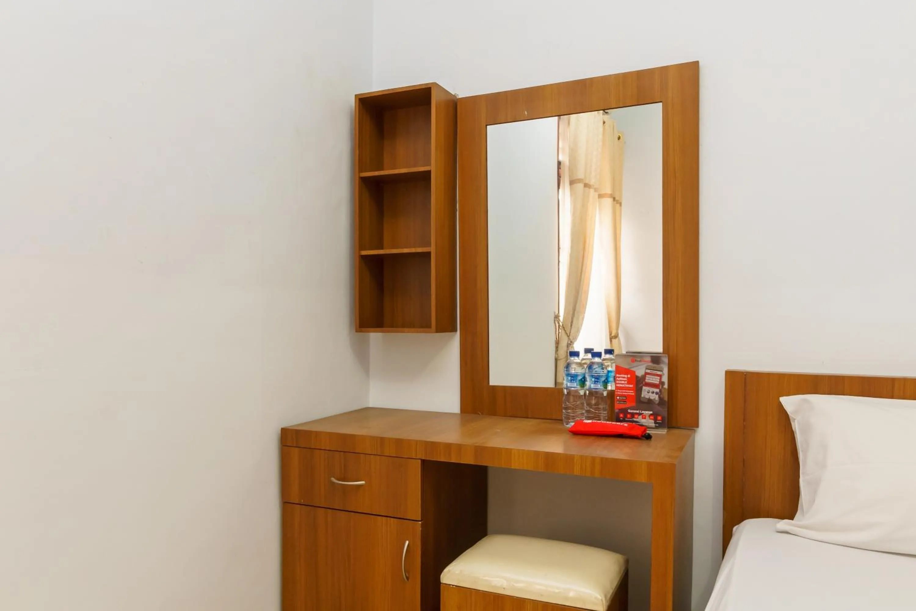 Bedroom, Bed in RedDoorz Syariah@Jalan Dr Mansyur Medan