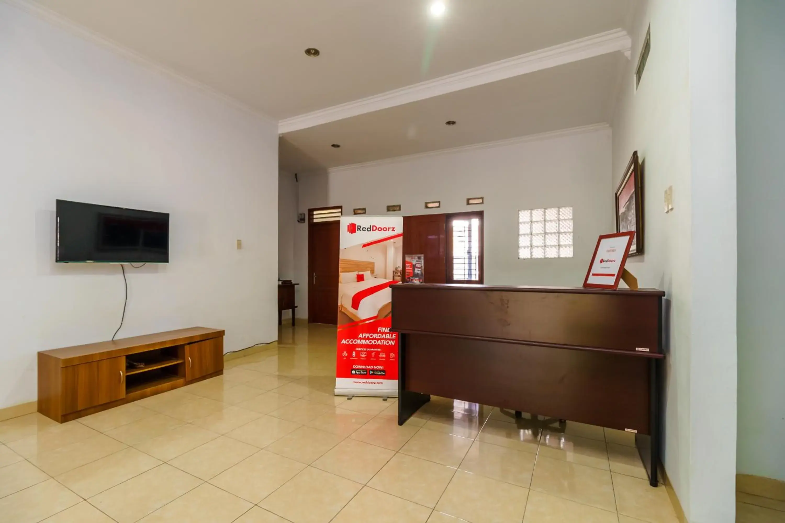 Lobby or reception in RedDoorz Syariah@Jalan Dr Mansyur Medan Lobby or reception in RedDoorz Syariah@Jalan Dr Mansyur Medan