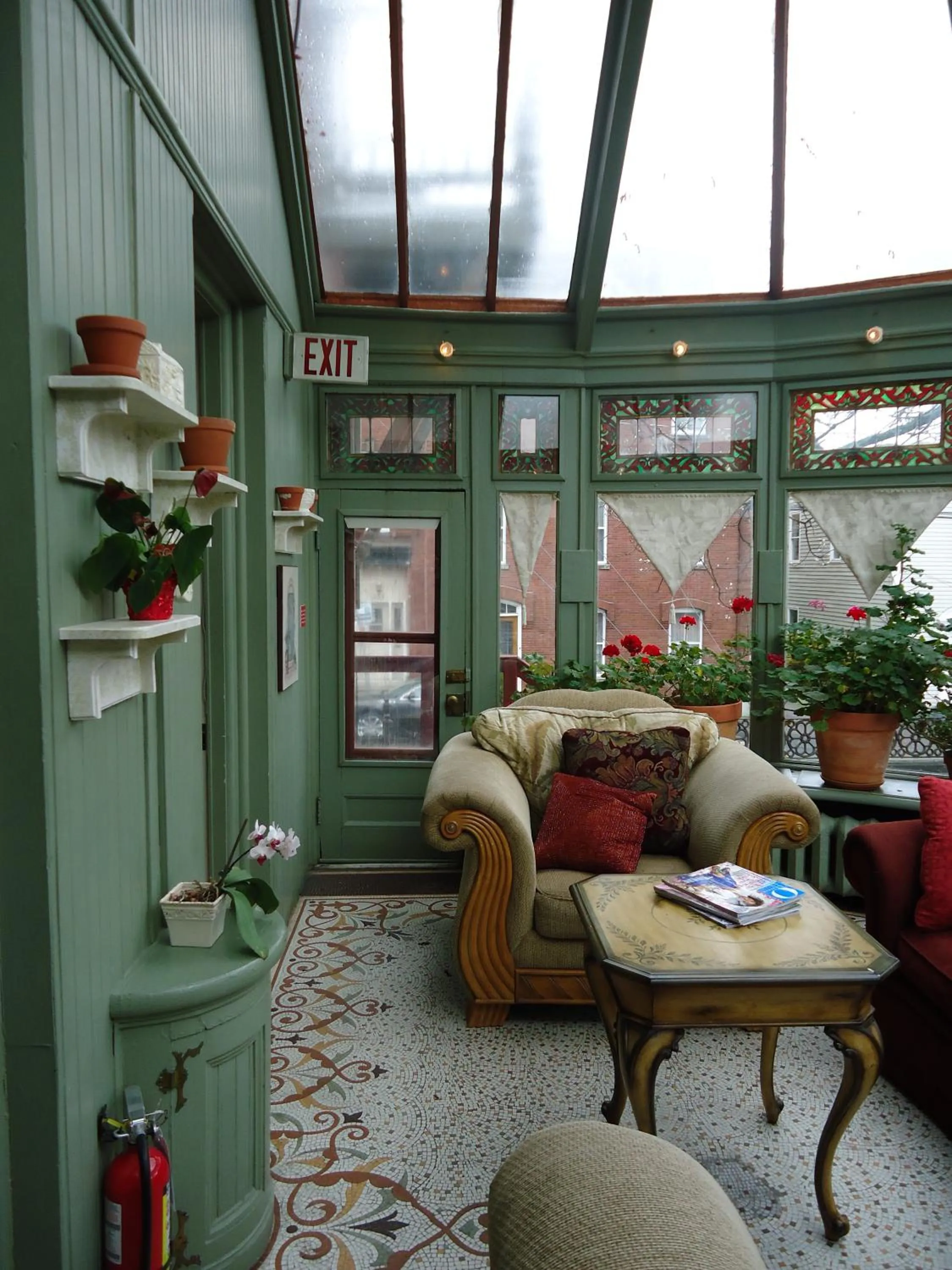 Communal lounge/ TV room in Chipman Hill Suites - Sydney Street