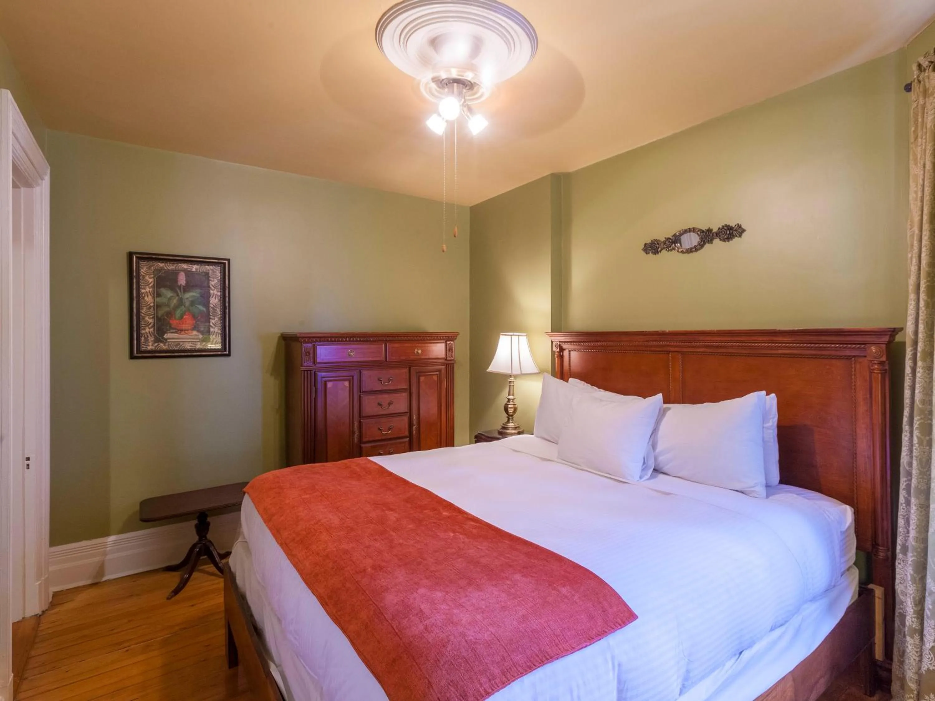 Bedroom in Chipman Hill Suites - Sydney Street