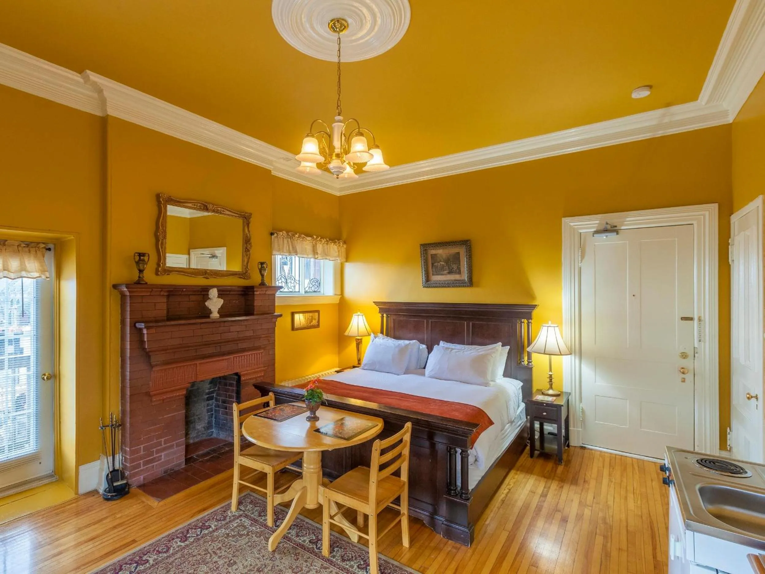 Photo of the whole room in Chipman Hill Suites - Sydney Street