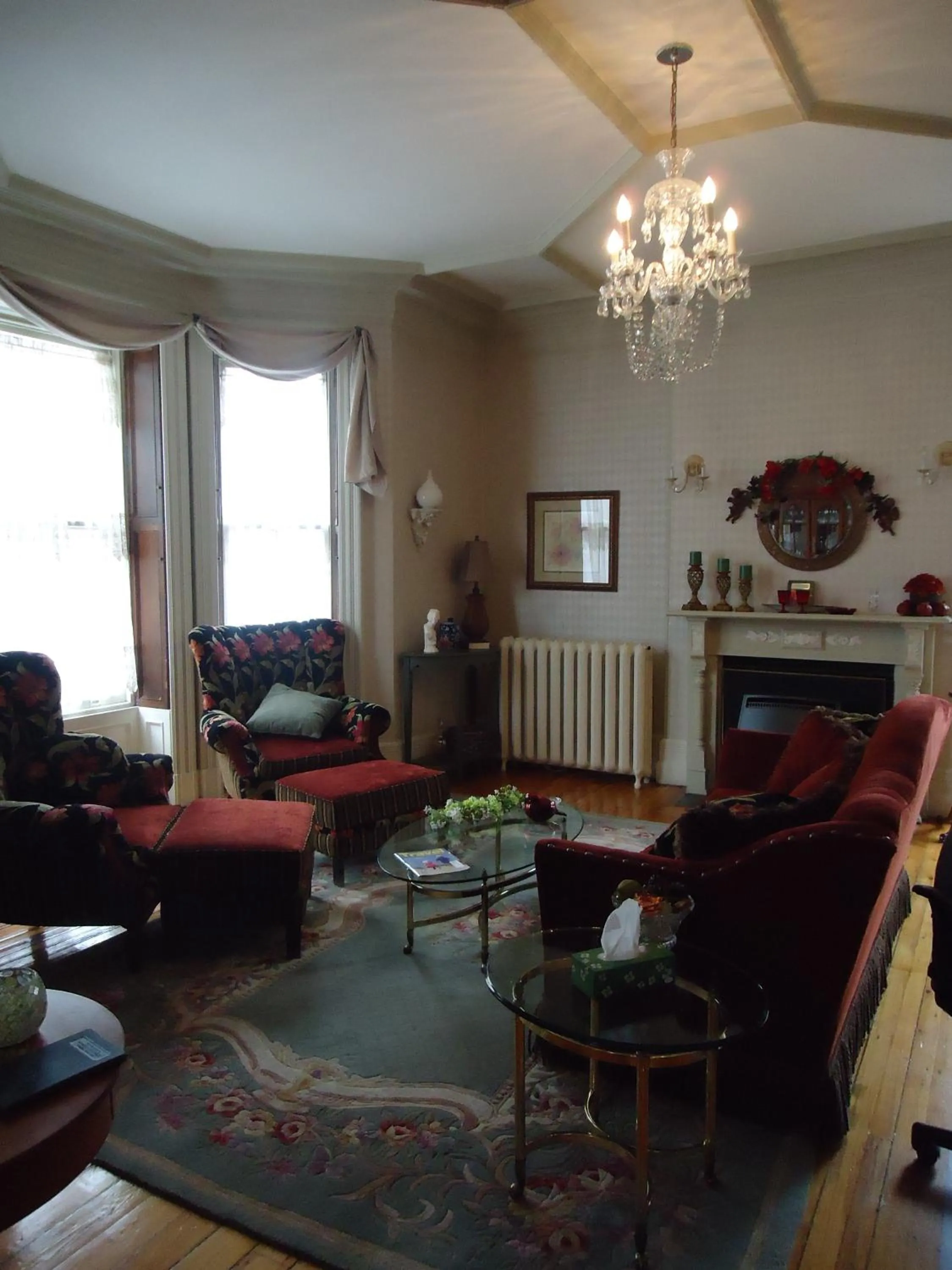 Communal lounge/ TV room in Chipman Hill Suites - Sydney Street