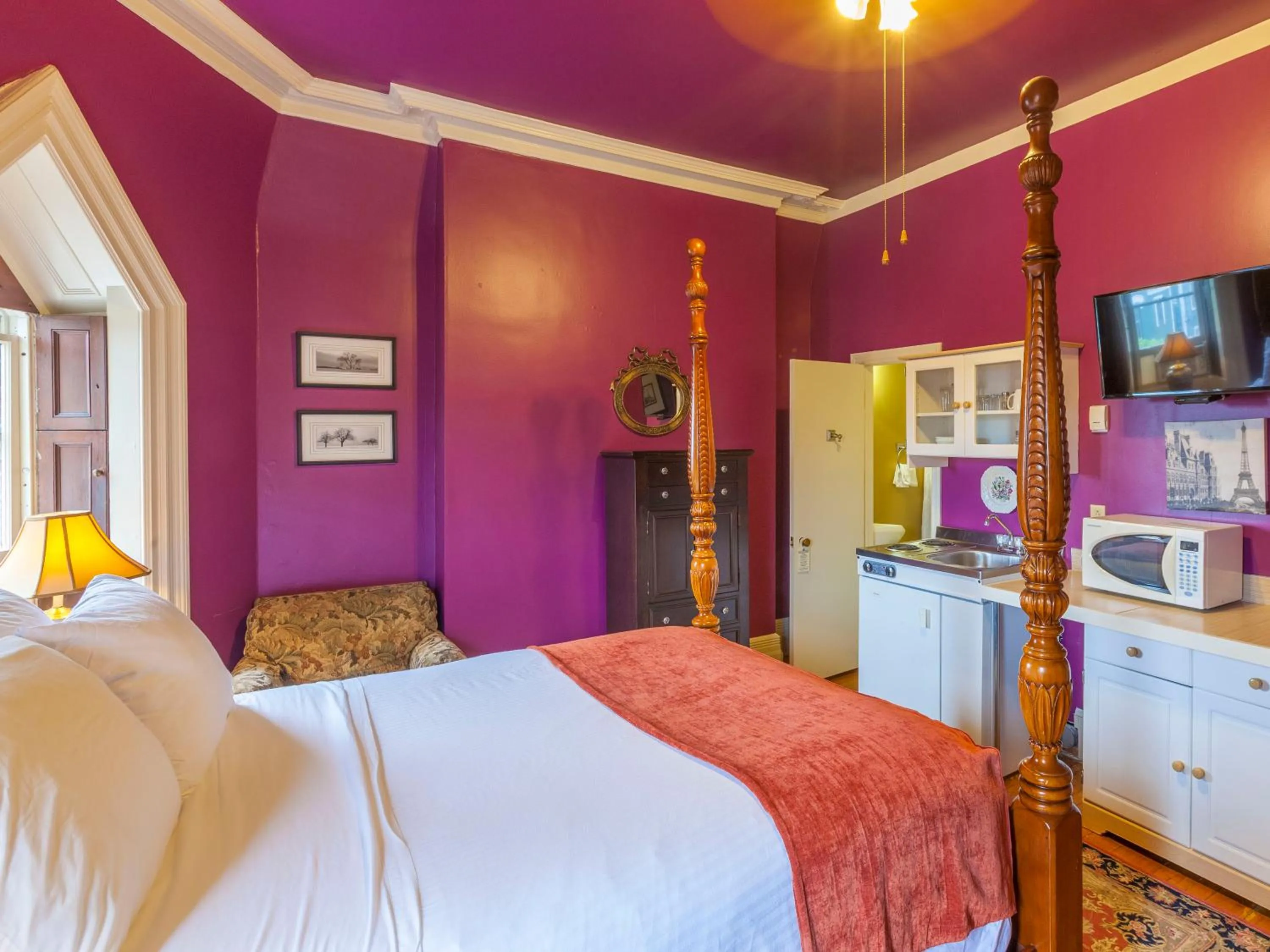 Photo of the whole room in Chipman Hill Suites - Sydney Street