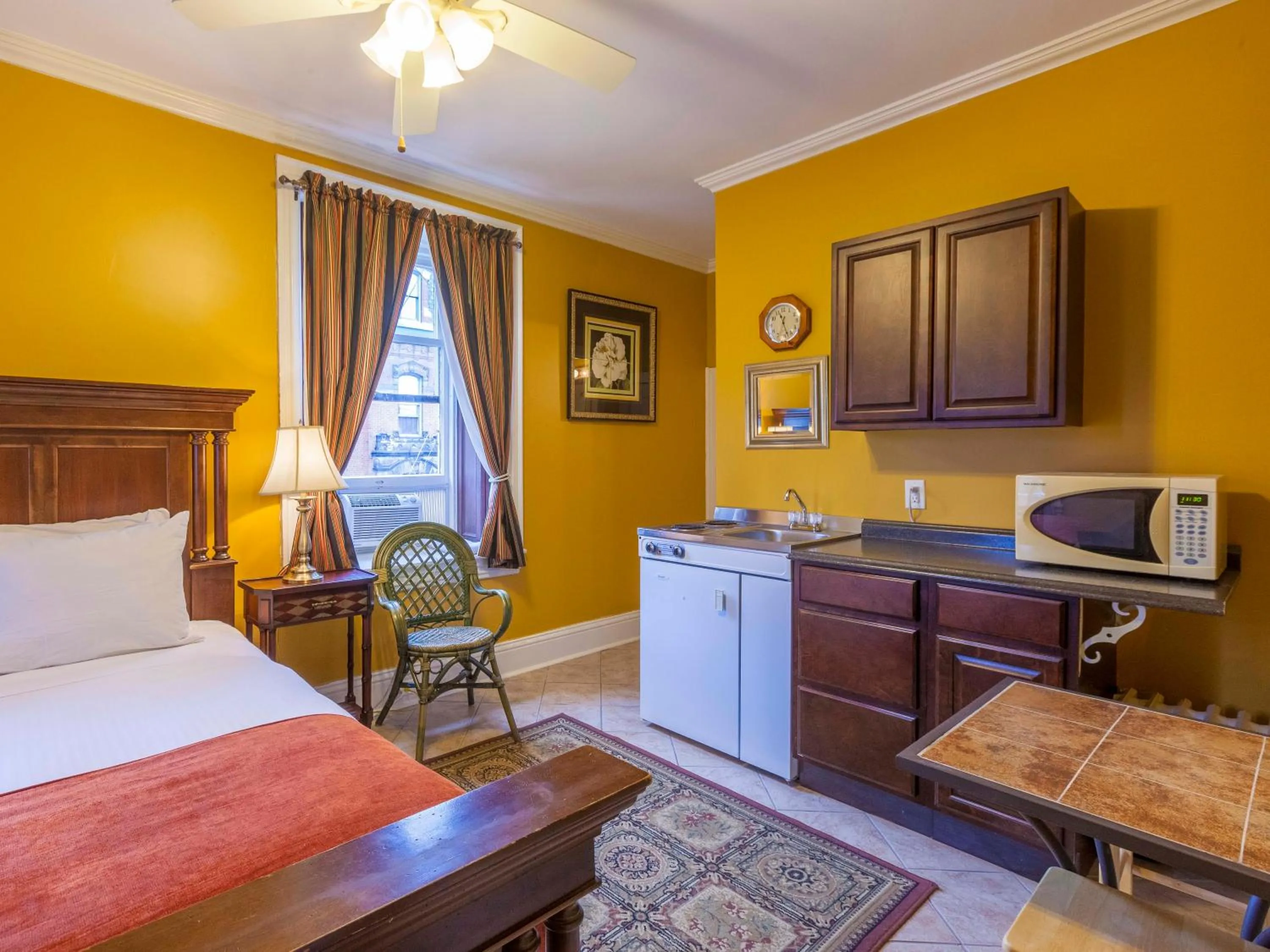 Photo of the whole room in Chipman Hill Suites - Sydney Street