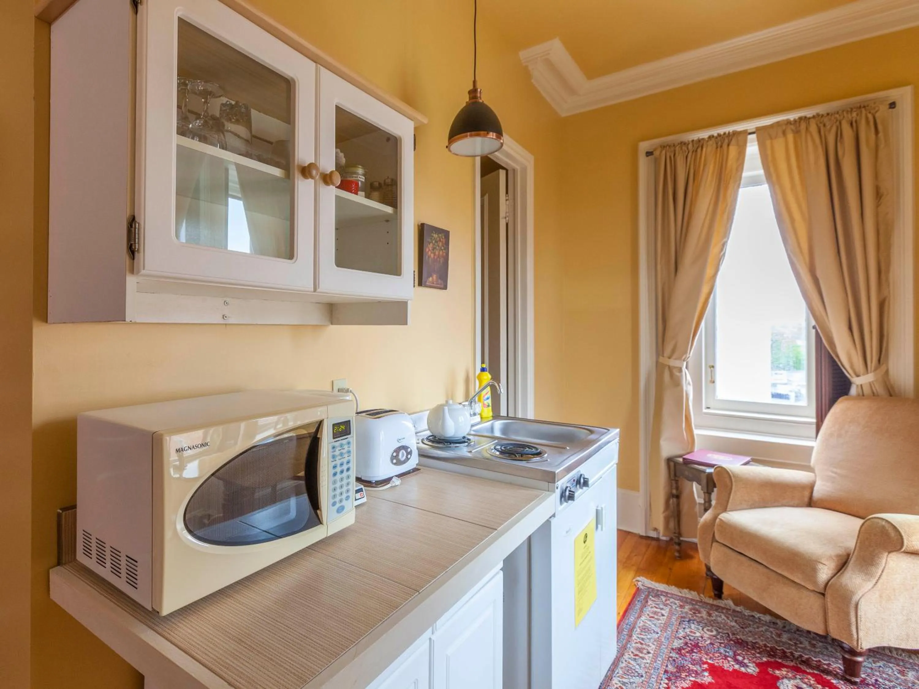 Kitchen or kitchenette in Chipman Hill Suites - Sydney Street