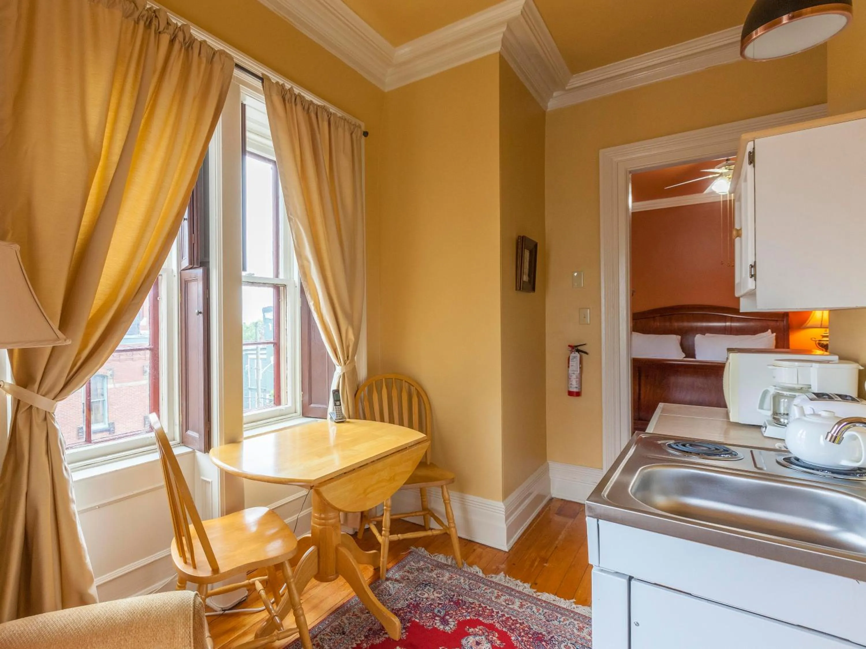 Kitchen or kitchenette in Chipman Hill Suites - Sydney Street