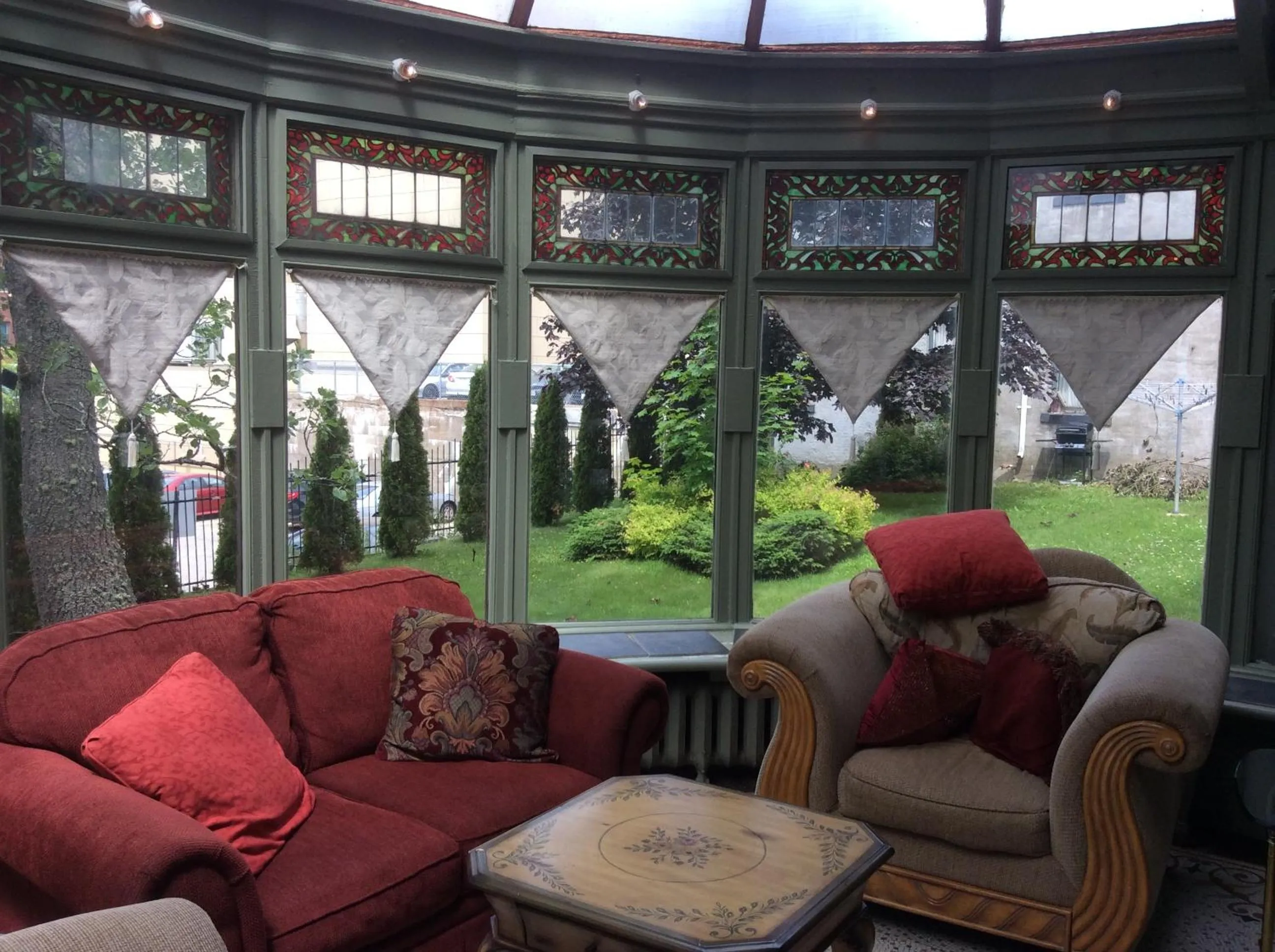 Communal lounge/ TV room in Chipman Hill Suites - Sydney Street