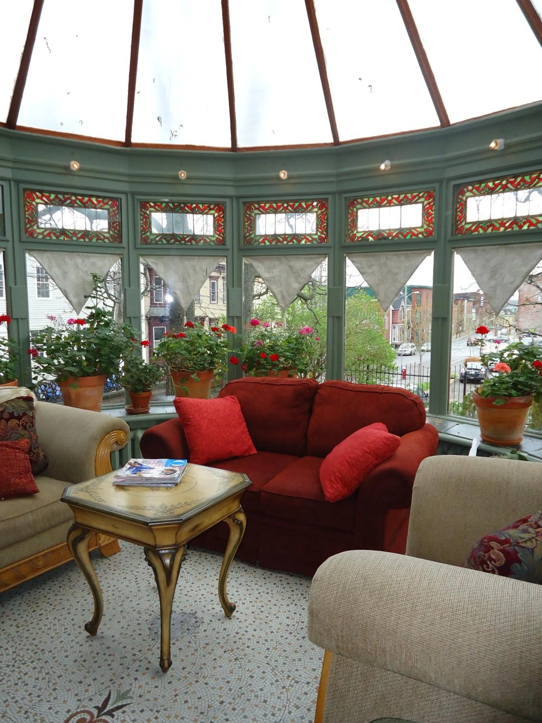 Communal lounge/ TV room in Chipman Hill Suites - Sydney Street