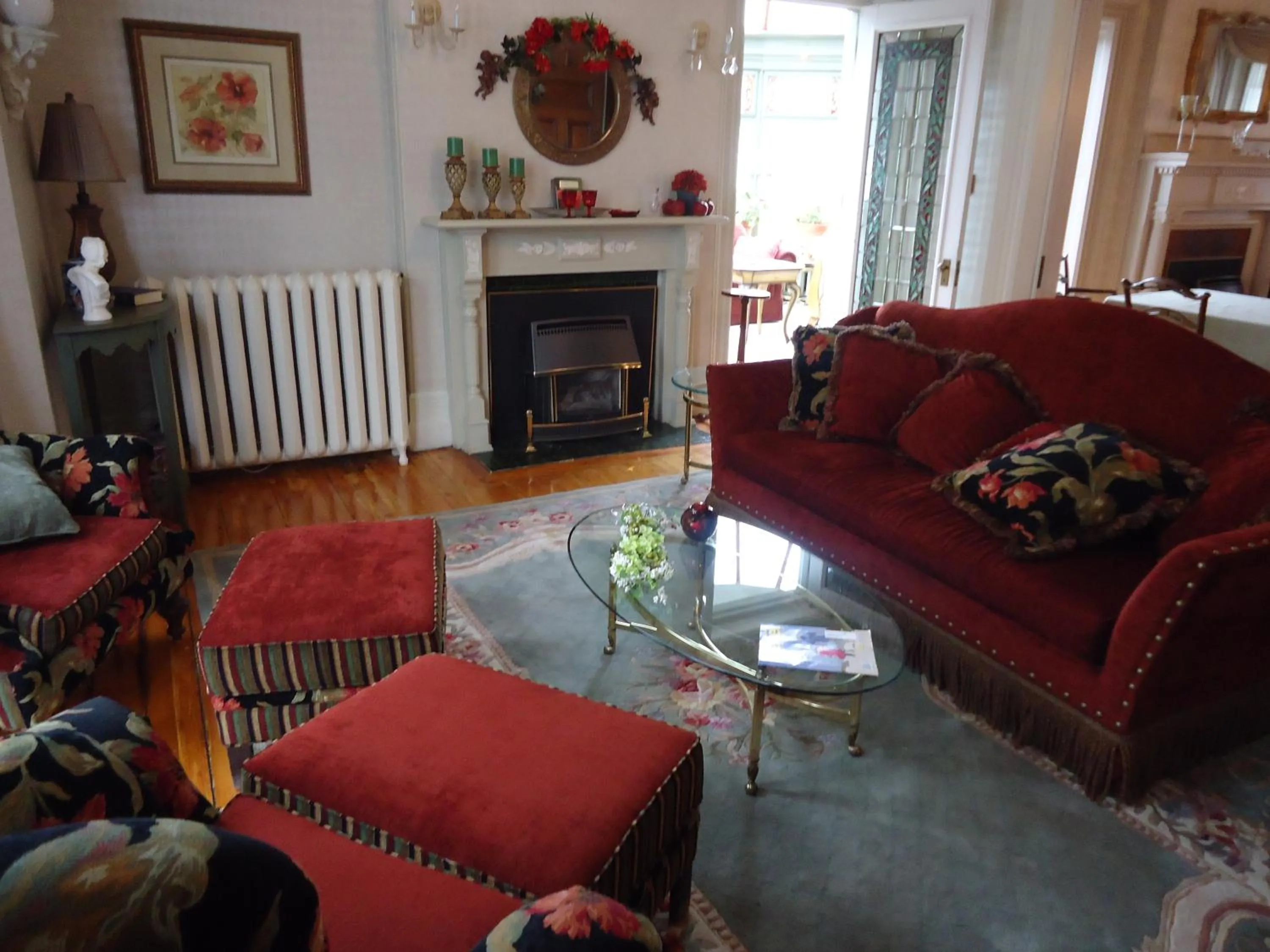 Communal lounge/ TV room in Chipman Hill Suites - Sydney Street