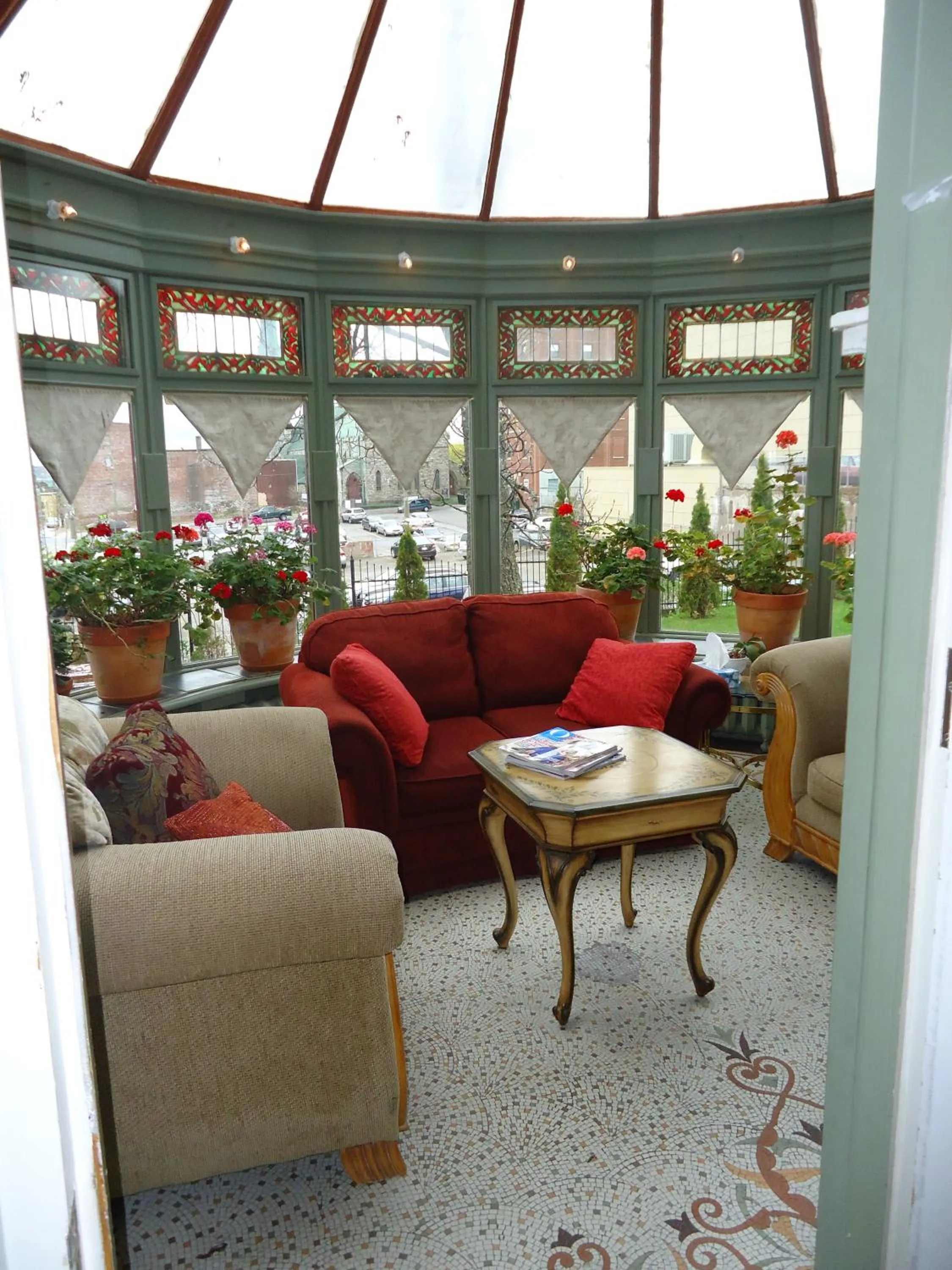 Communal lounge/ TV room in Chipman Hill Suites - Sydney Street