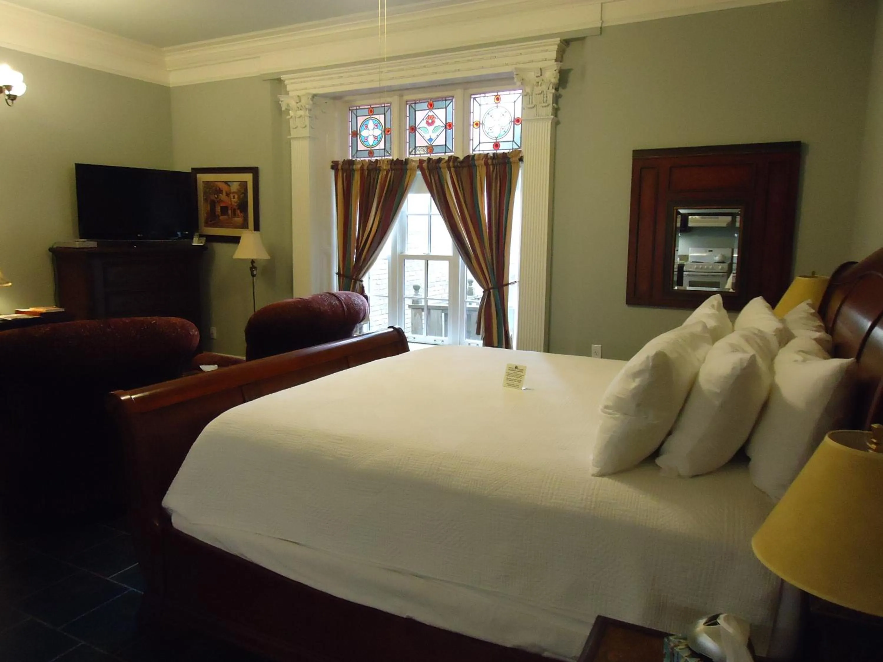 Bed in Chipman Hill Suites - Sydney Street