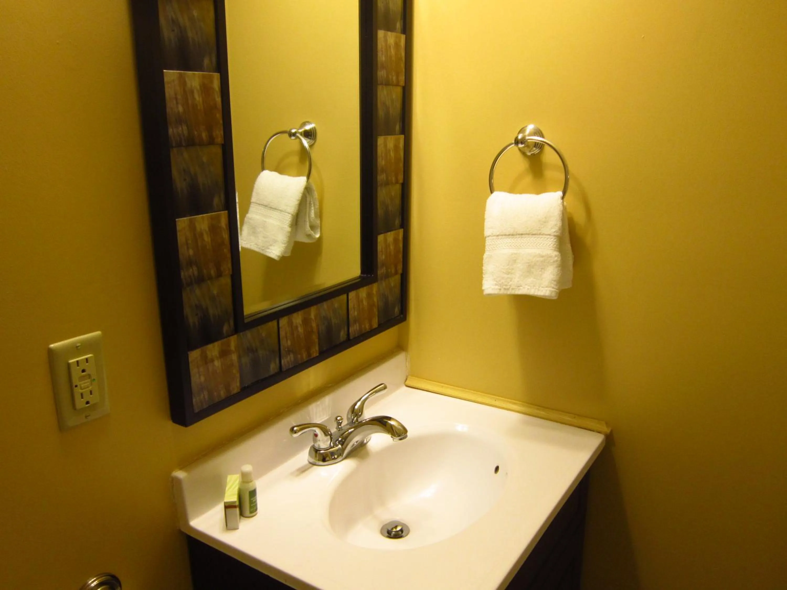 Bathroom in Chipman Hill Suites - Sydney Street