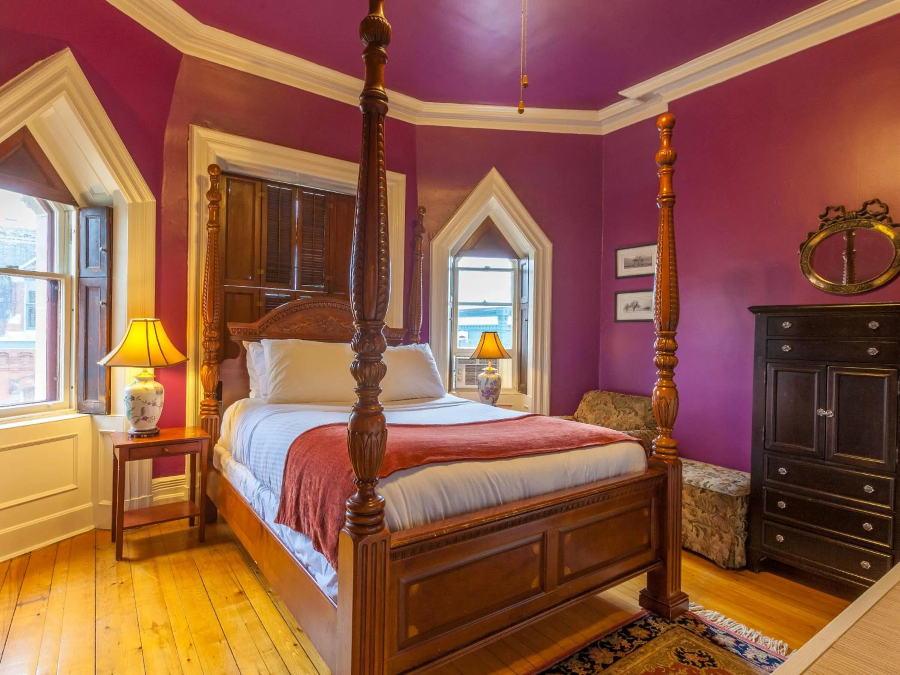 Bed in Chipman Hill Suites - Sydney Street