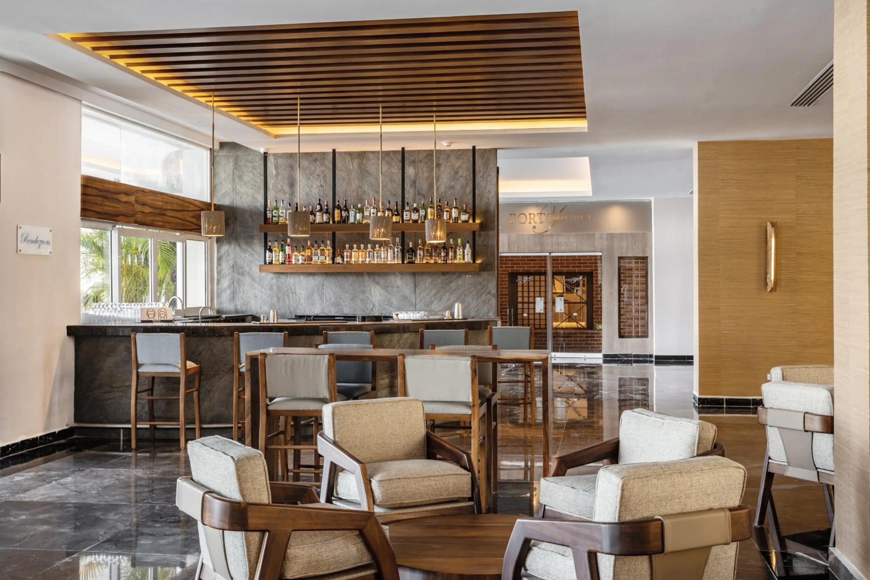 Lounge or bar in Dreams Sands Cancun Resort & Spa